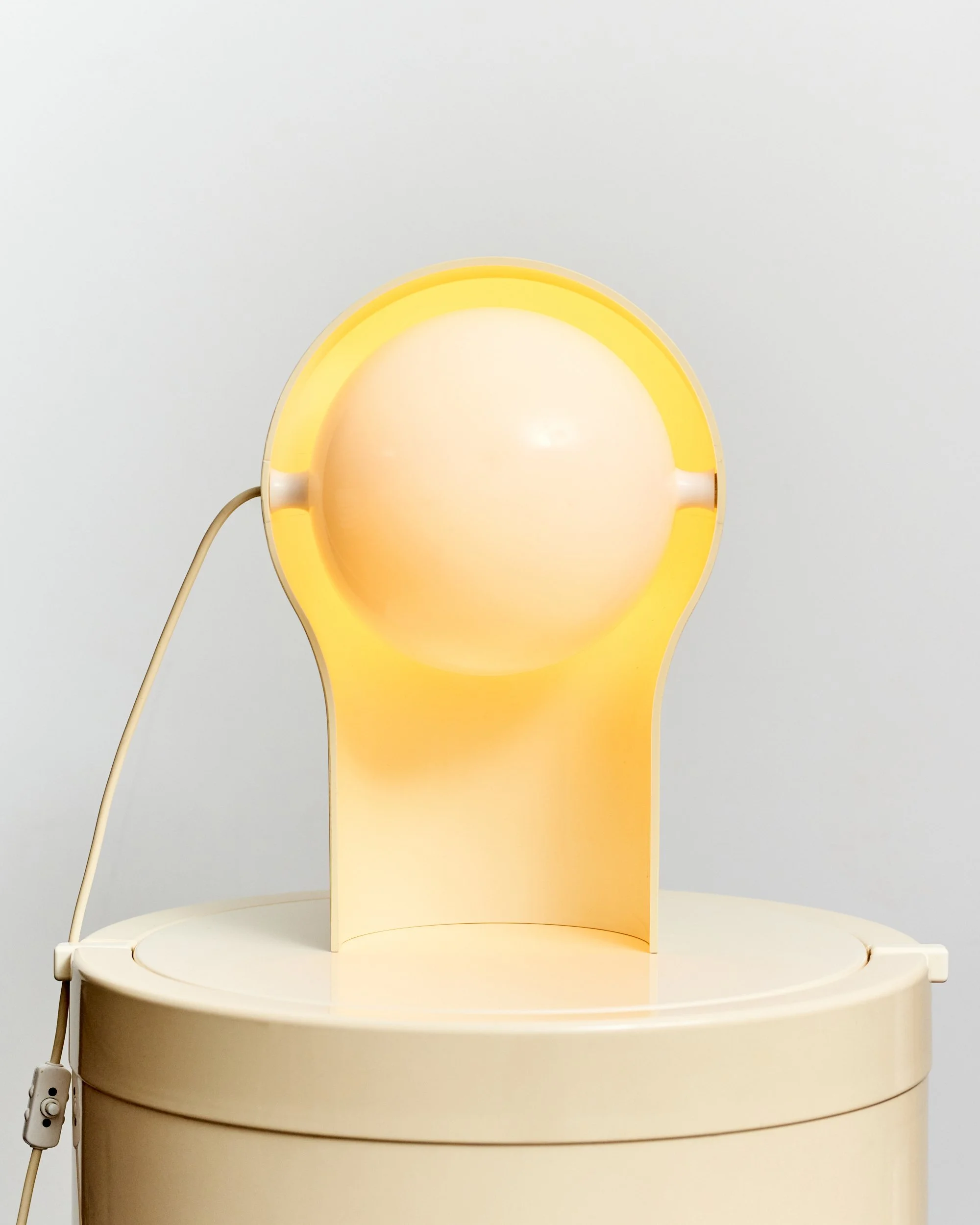 vico.magistretti.telegono.table.lamp.artemide.1968 3.jpg