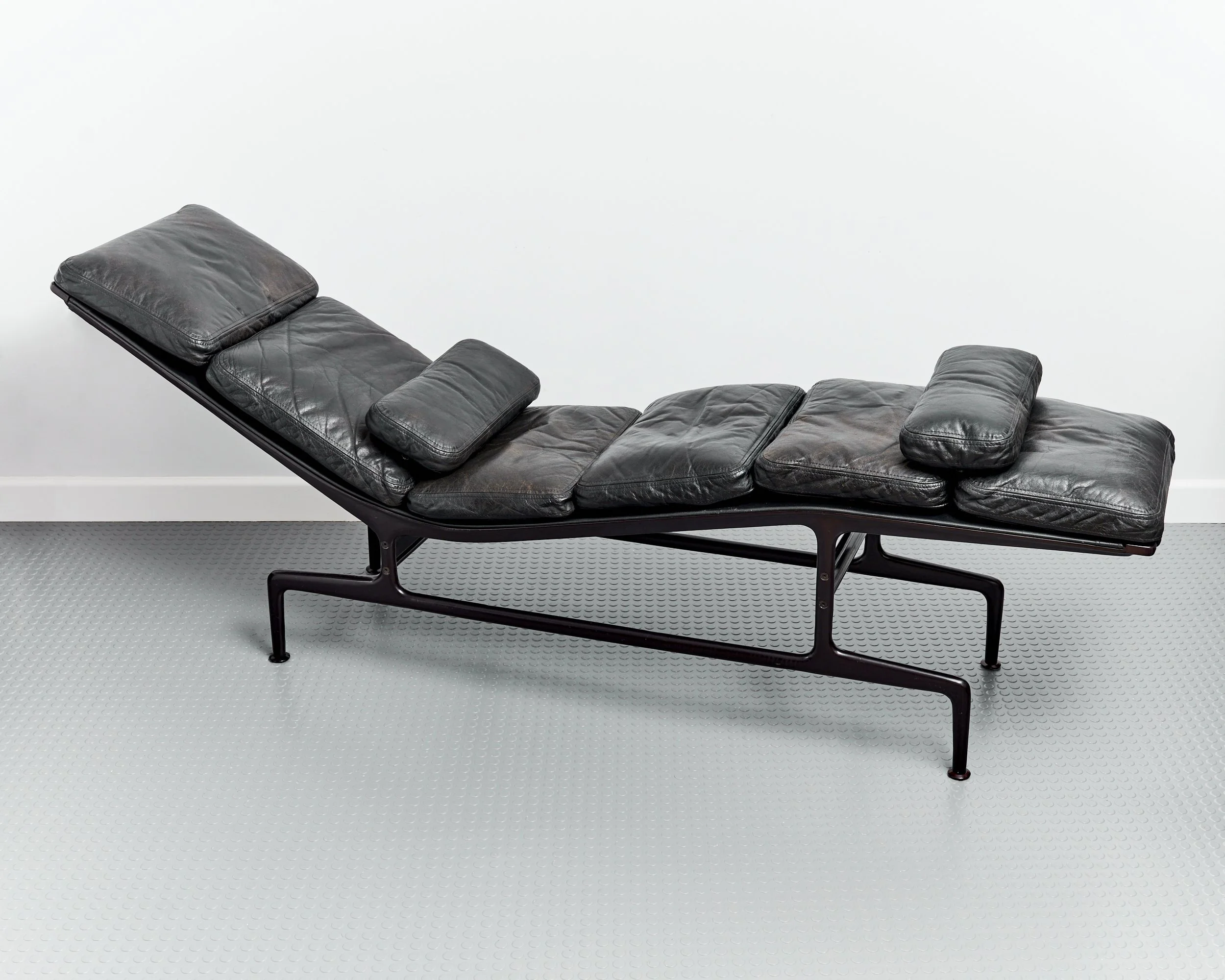 eames.herman.miller.billy.wilder.daybed.chaise.lounge.es106.leather.1970 8.jpg