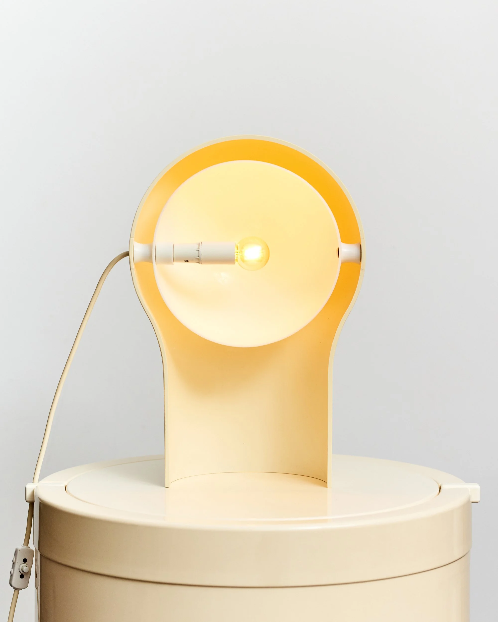 vico.magistretti.telegono.table.lamp.artemide.1968 5.jpg