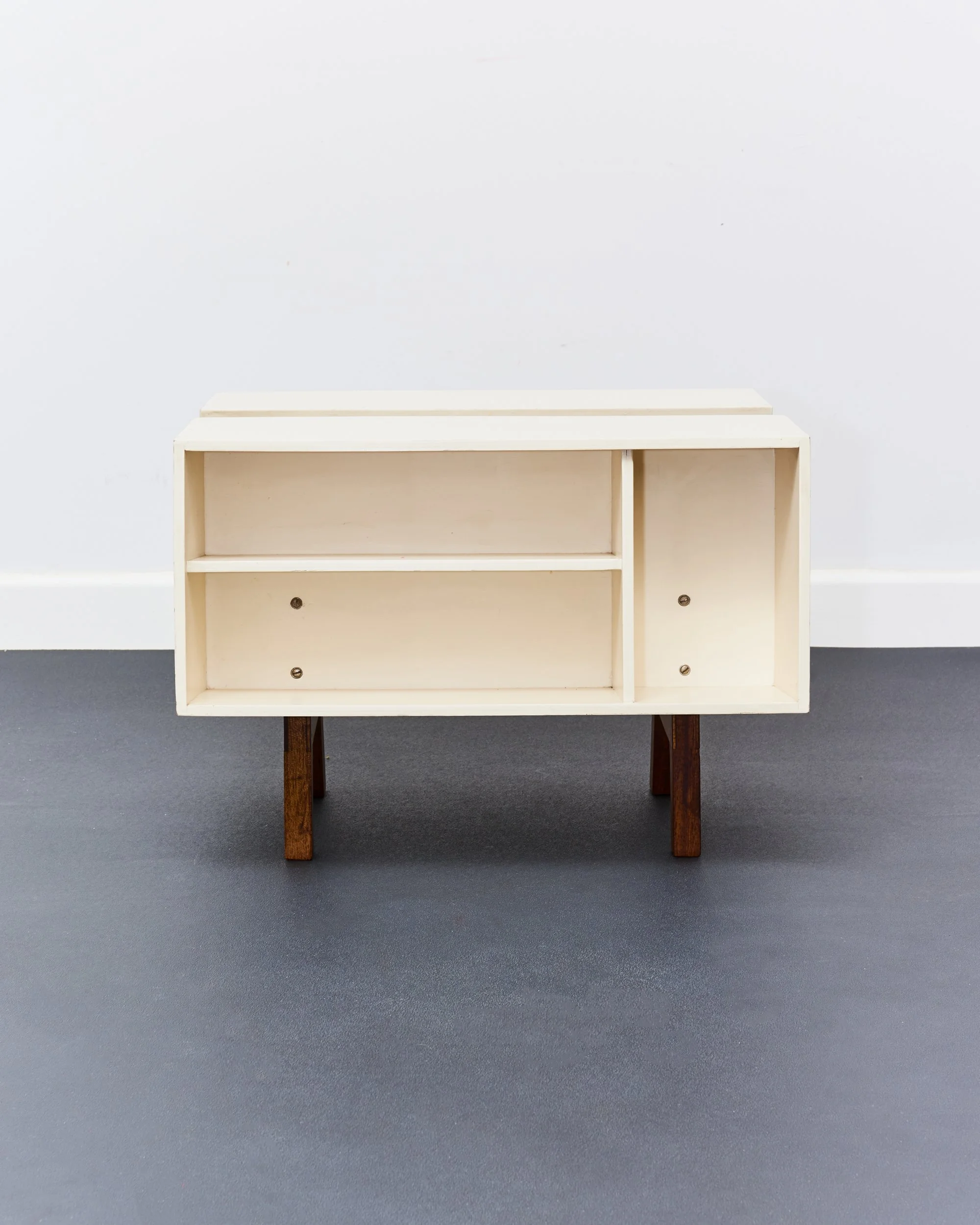 penguin.donkey.isokon.mk2.bookcase.ernest.race.1960 10.jpg