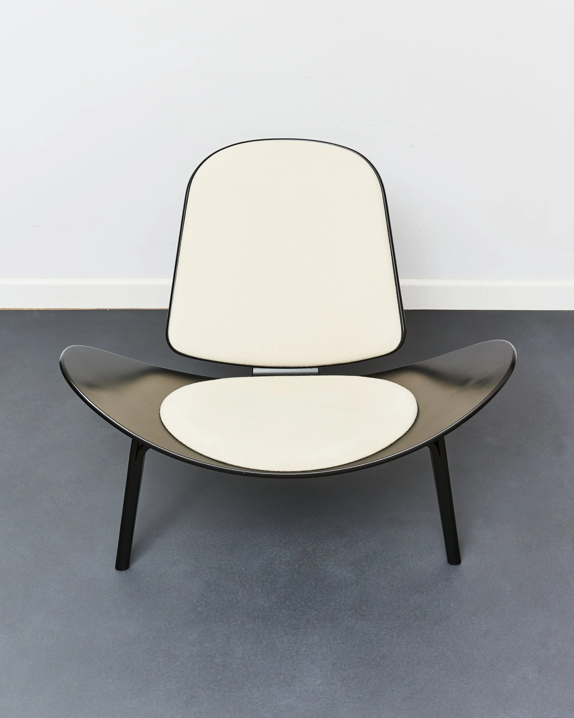 carl.hanse.son.ch07.shell.chair.hans.j.wegner.vintage 1.jpg