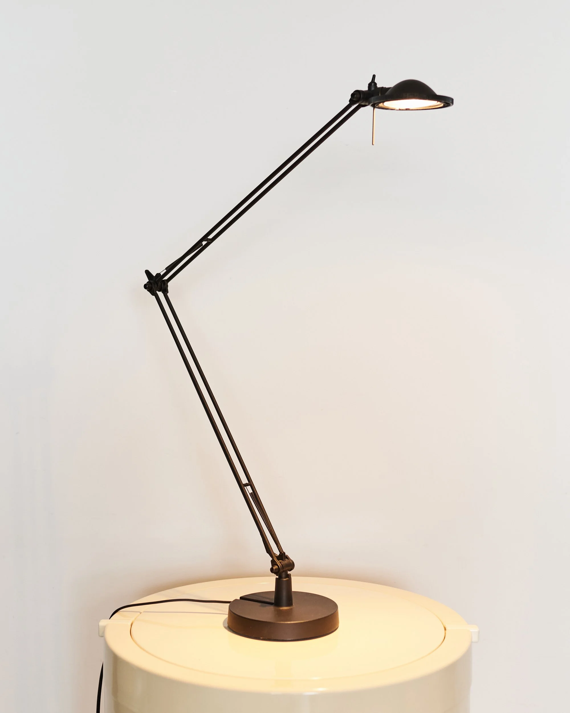 berenice.table.office.lamp.paolo.rizzato.alberto.meda.luceplan.1980.jpg