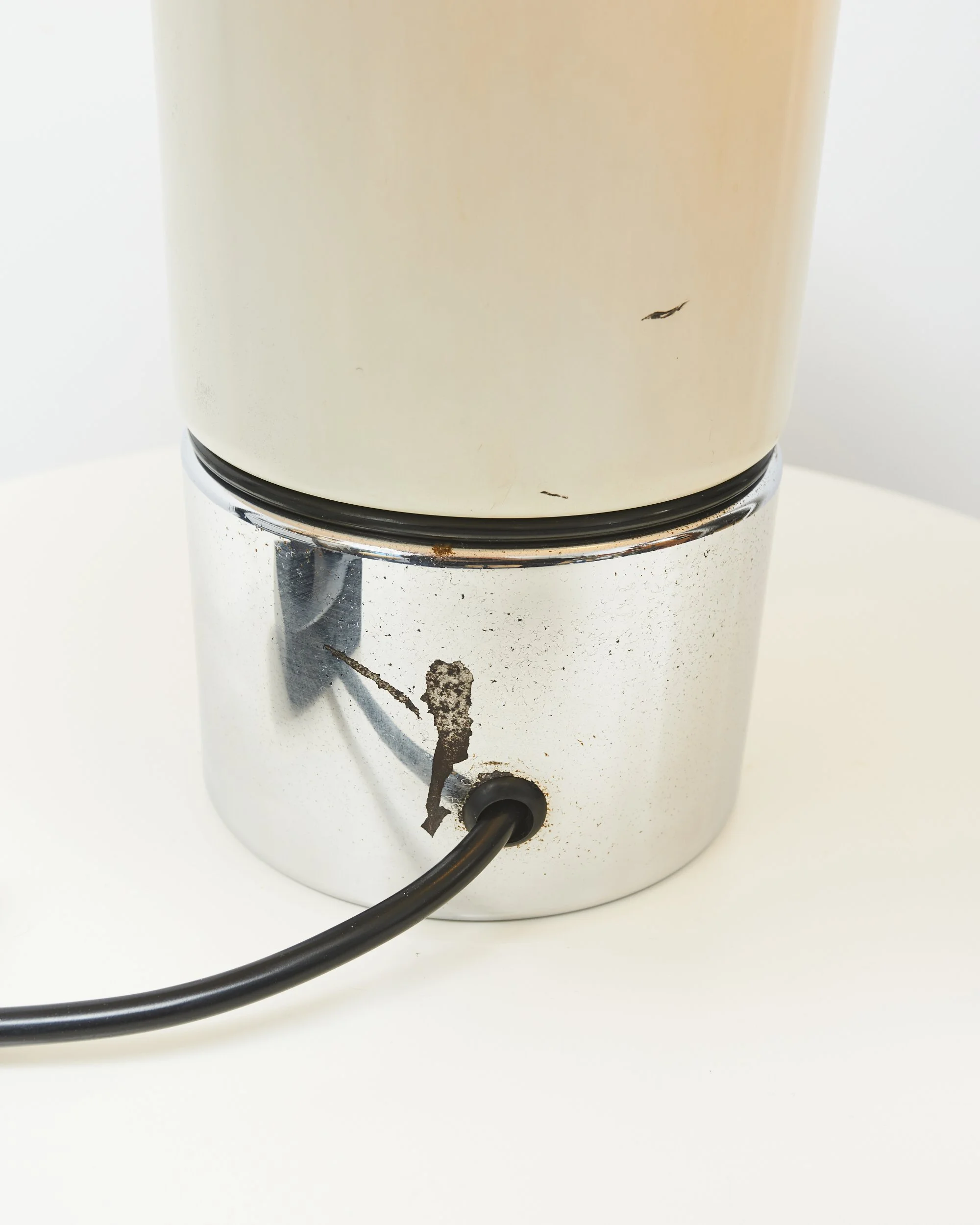 vintage.brumbry.table.lamp.luigi.massoni.harvey.guzzini.1969.iguzzini.harveiluce 7.jpg