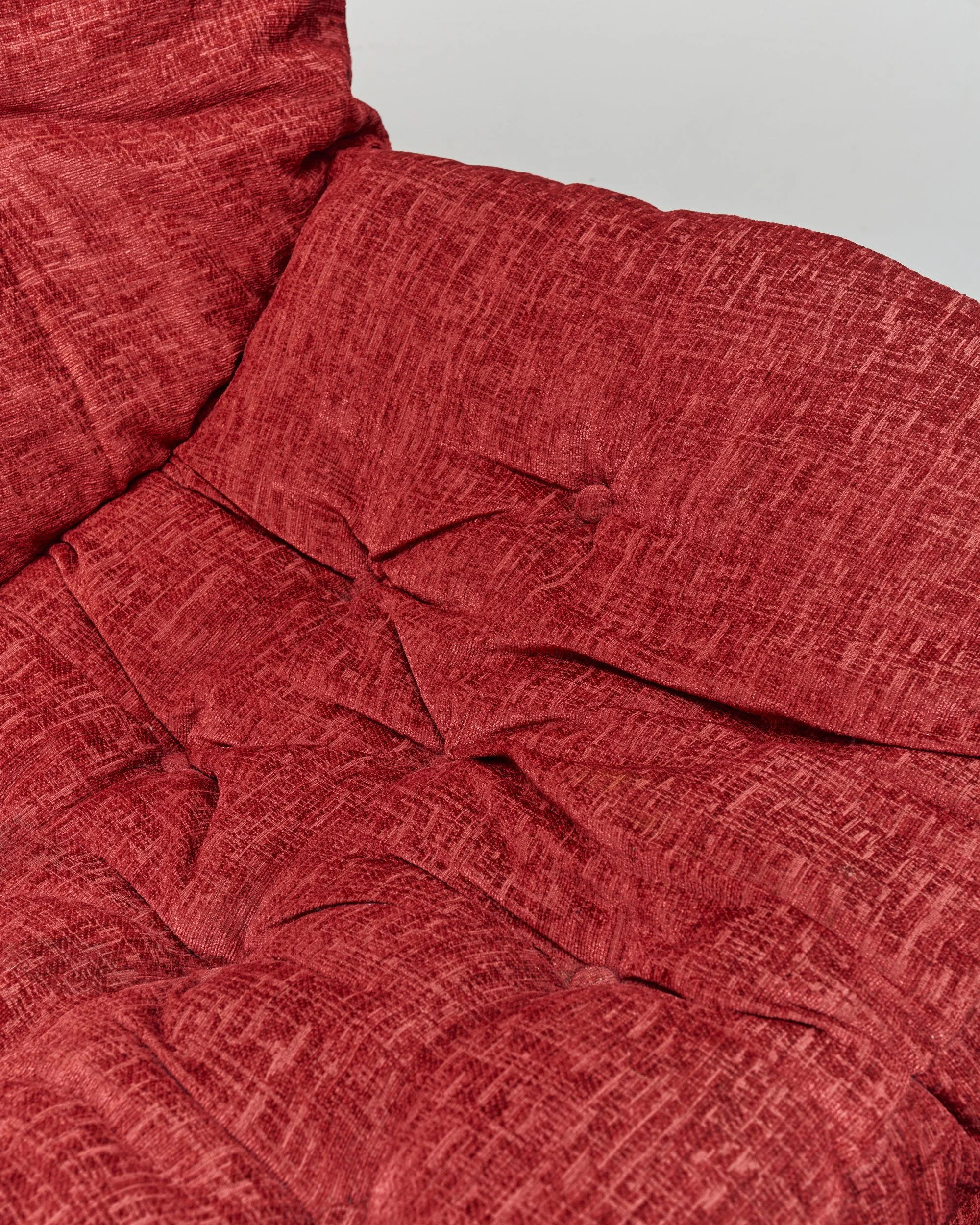 space.age.white.swivel.fibreglass.lounge.chair.red.karate.elda 1.jpg