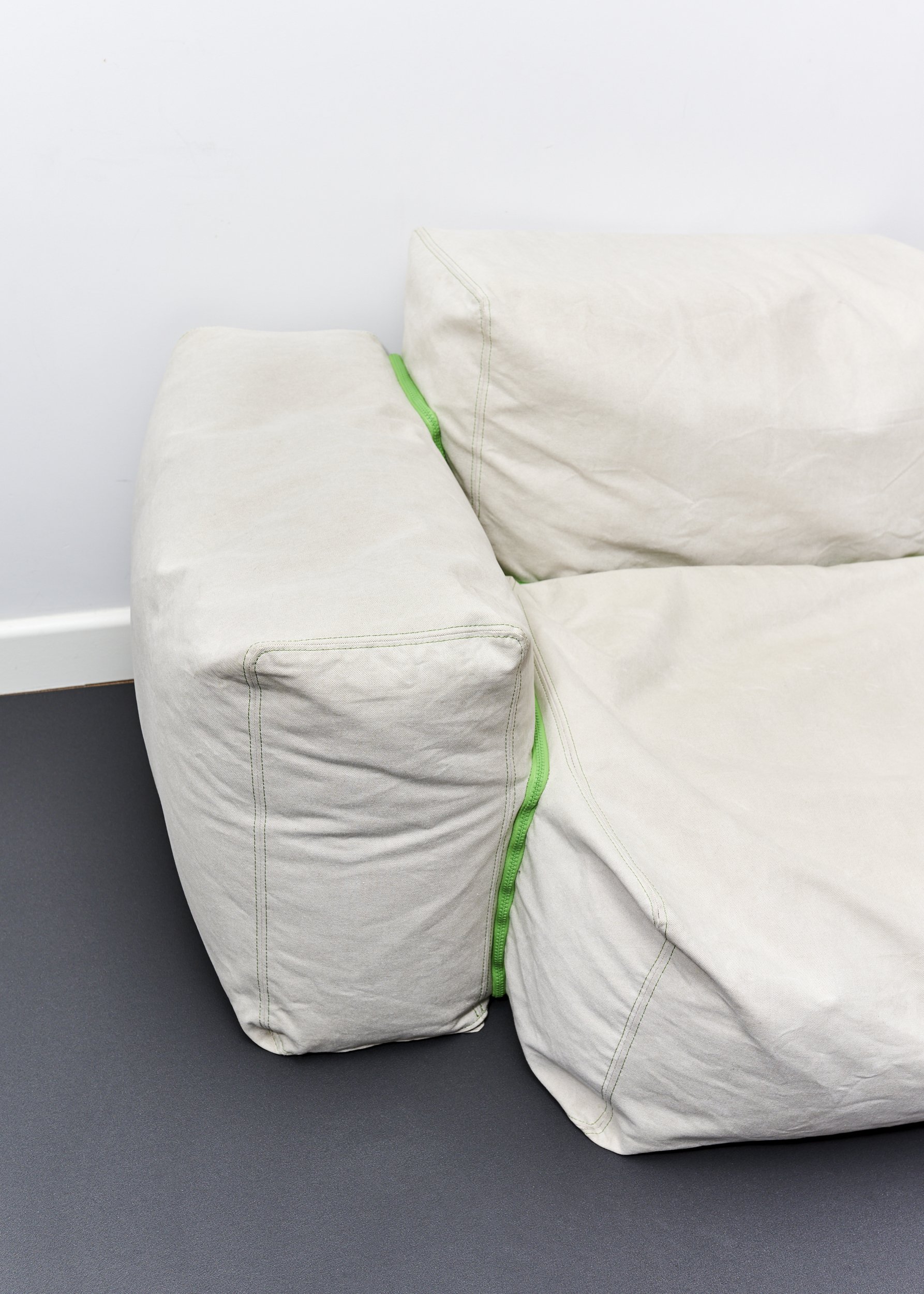 jasper.morrison.superoblong.sofa.cappellini.2004.1st.edition 3.jpg