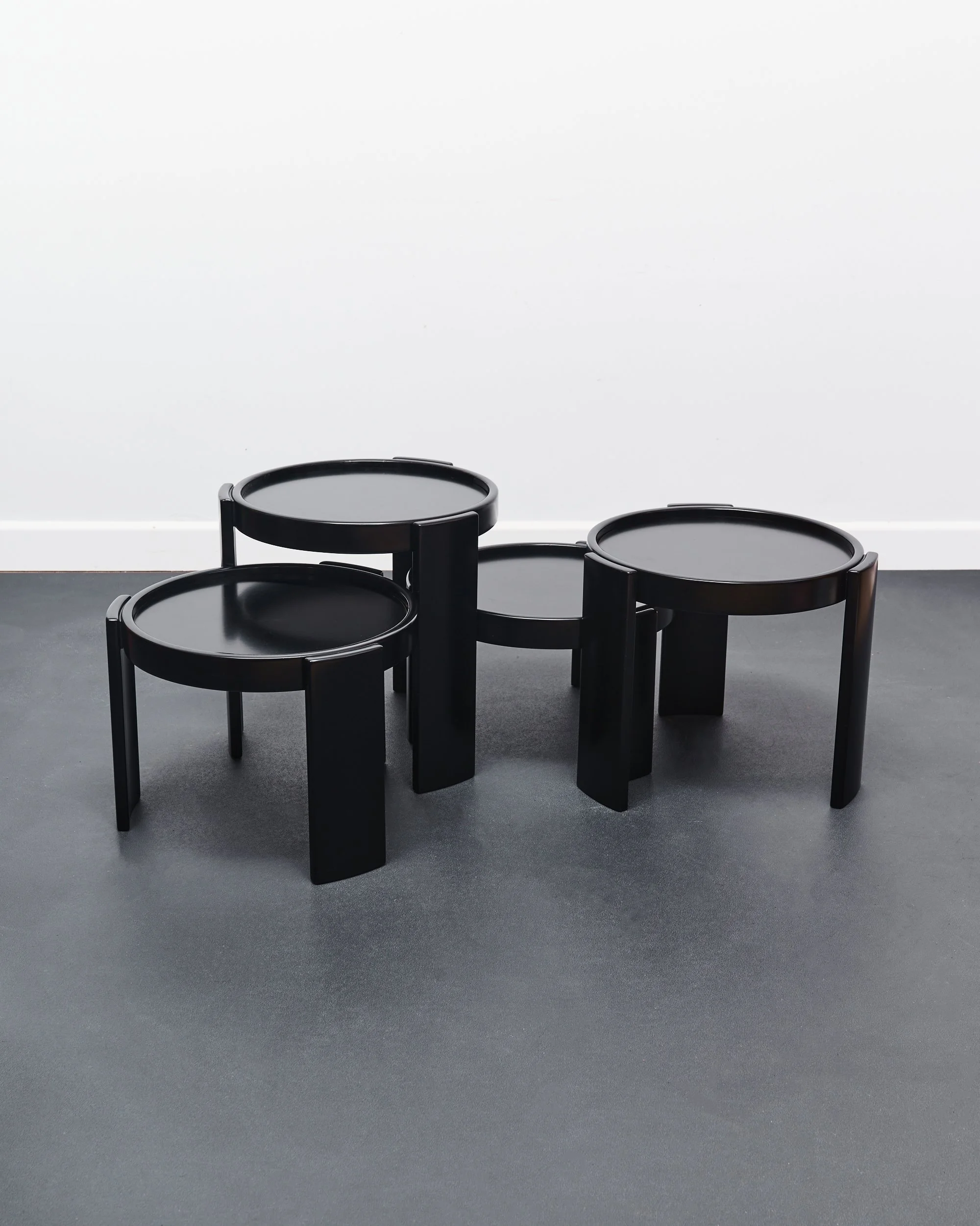 gianfranco.frattini.model.783.nestling.tables.cassina.1960s 5.jpg