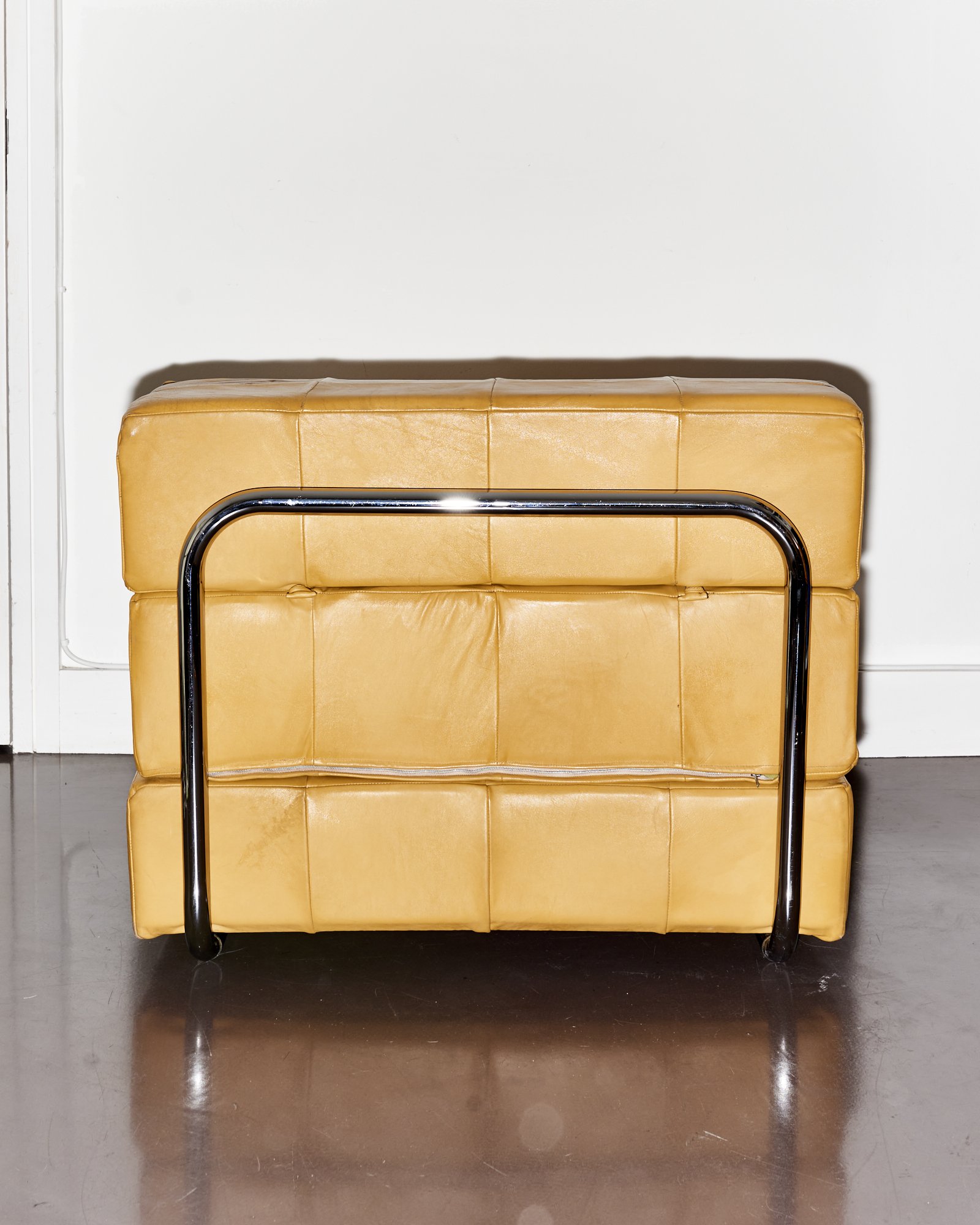 easychair.daybed.convertible.bed.lounge.leather.1980s 5.jpg