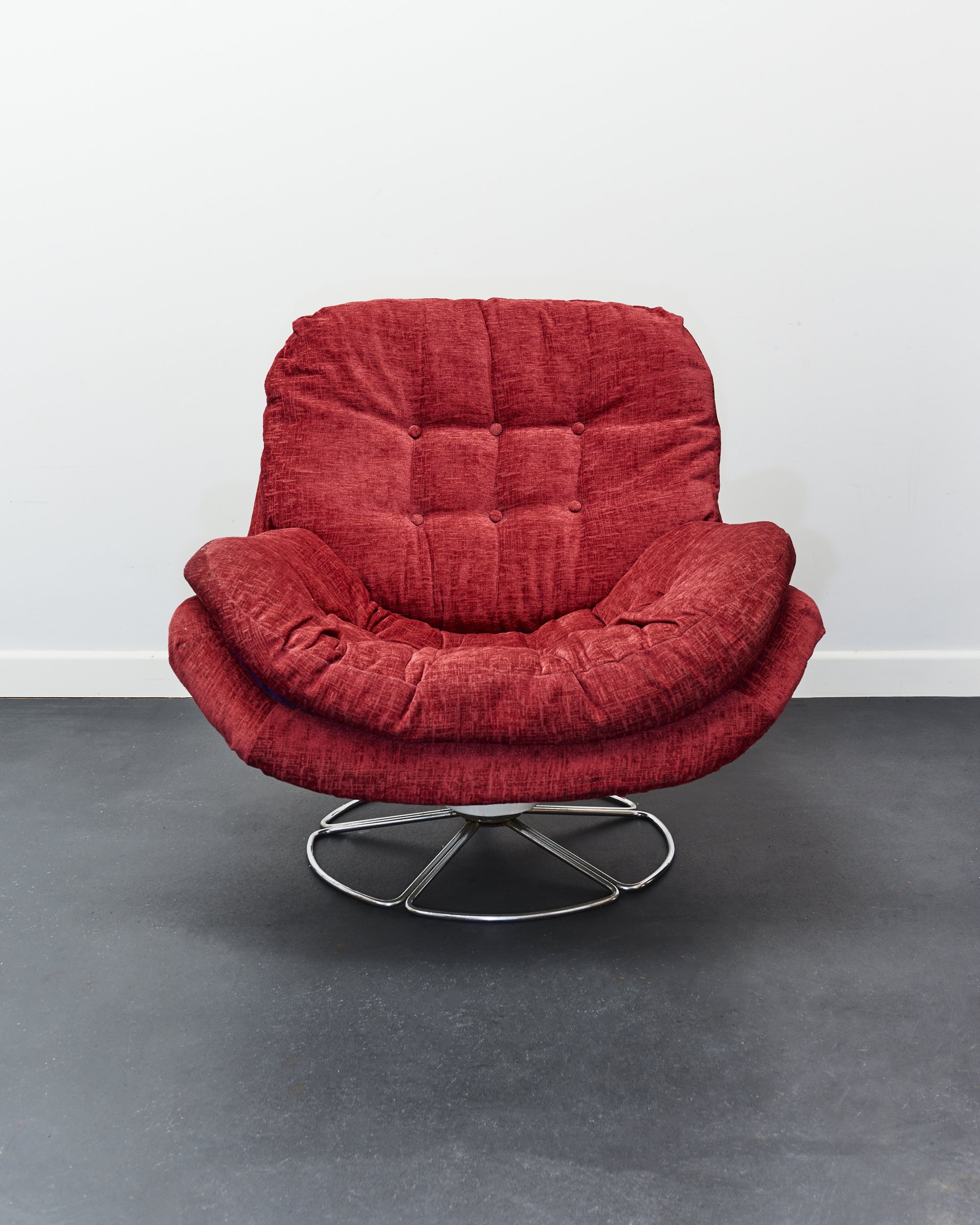 space.age.white.swivel.fibreglass.lounge.chair.red.karate.elda 3.jpg