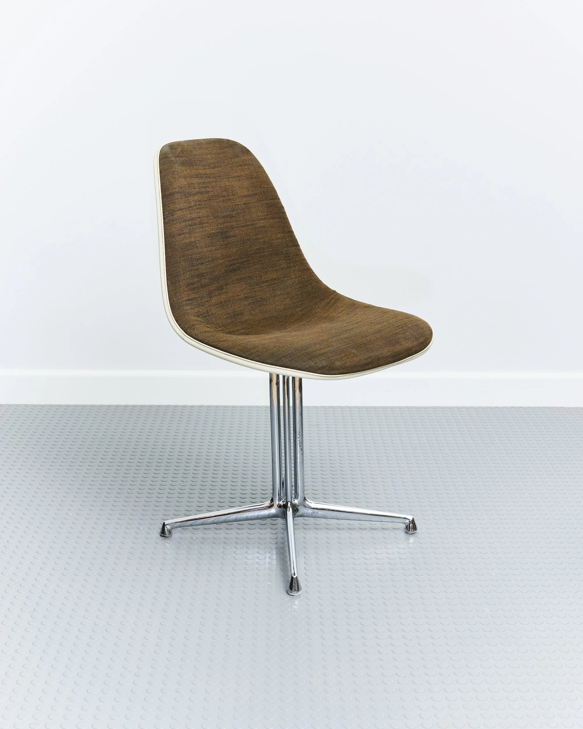 la.fonda.dining.chairs.charles.ray.eames.herman.miller.fehlbaum.1970 3.jpg