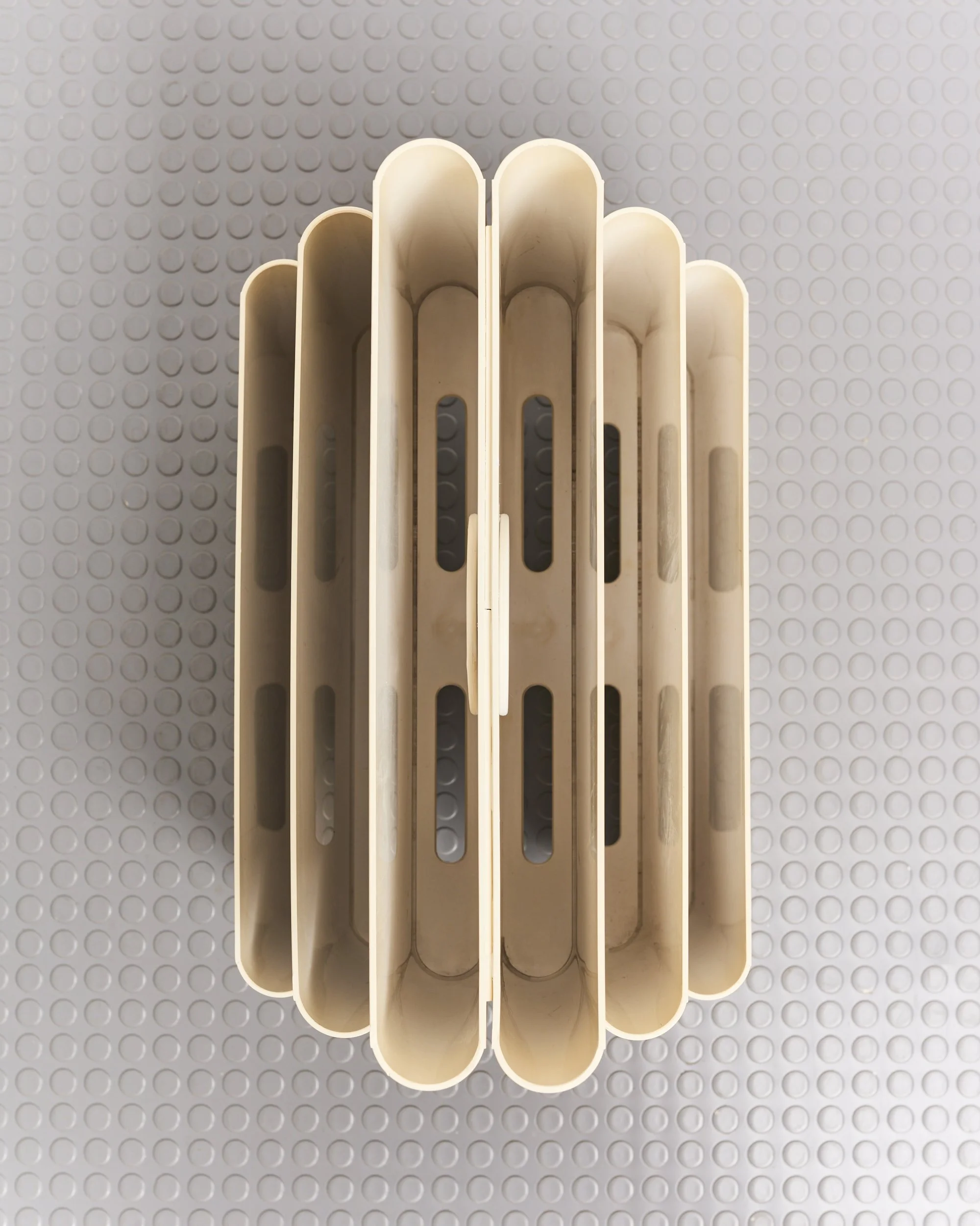 giotto.stoppino.magazine.rack.model4675.white.kartell.1960 5.jpg