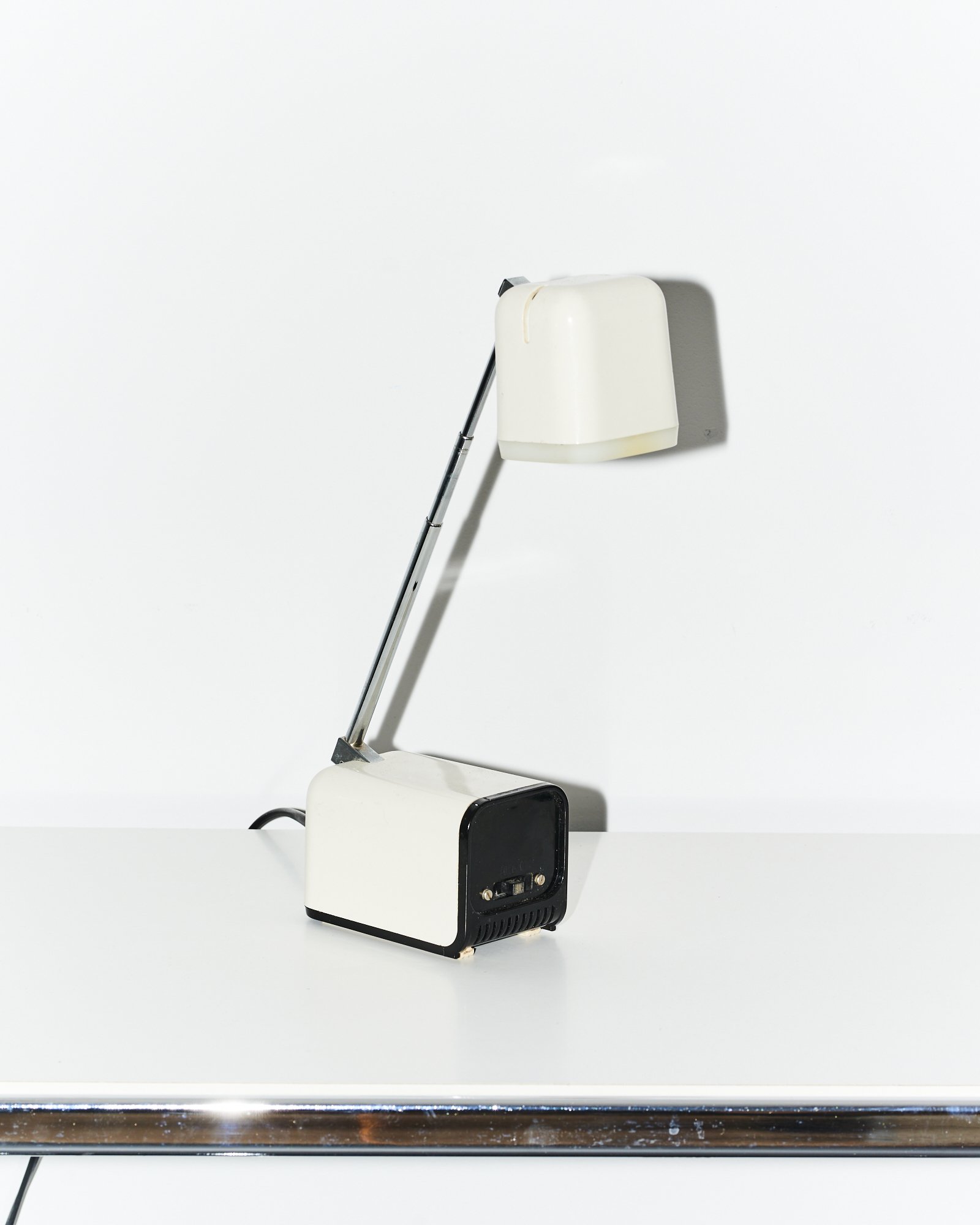 telescopic.lamp.bedside.table.hong.kong.1970s.mcm20250407.Furniture18673.jpg