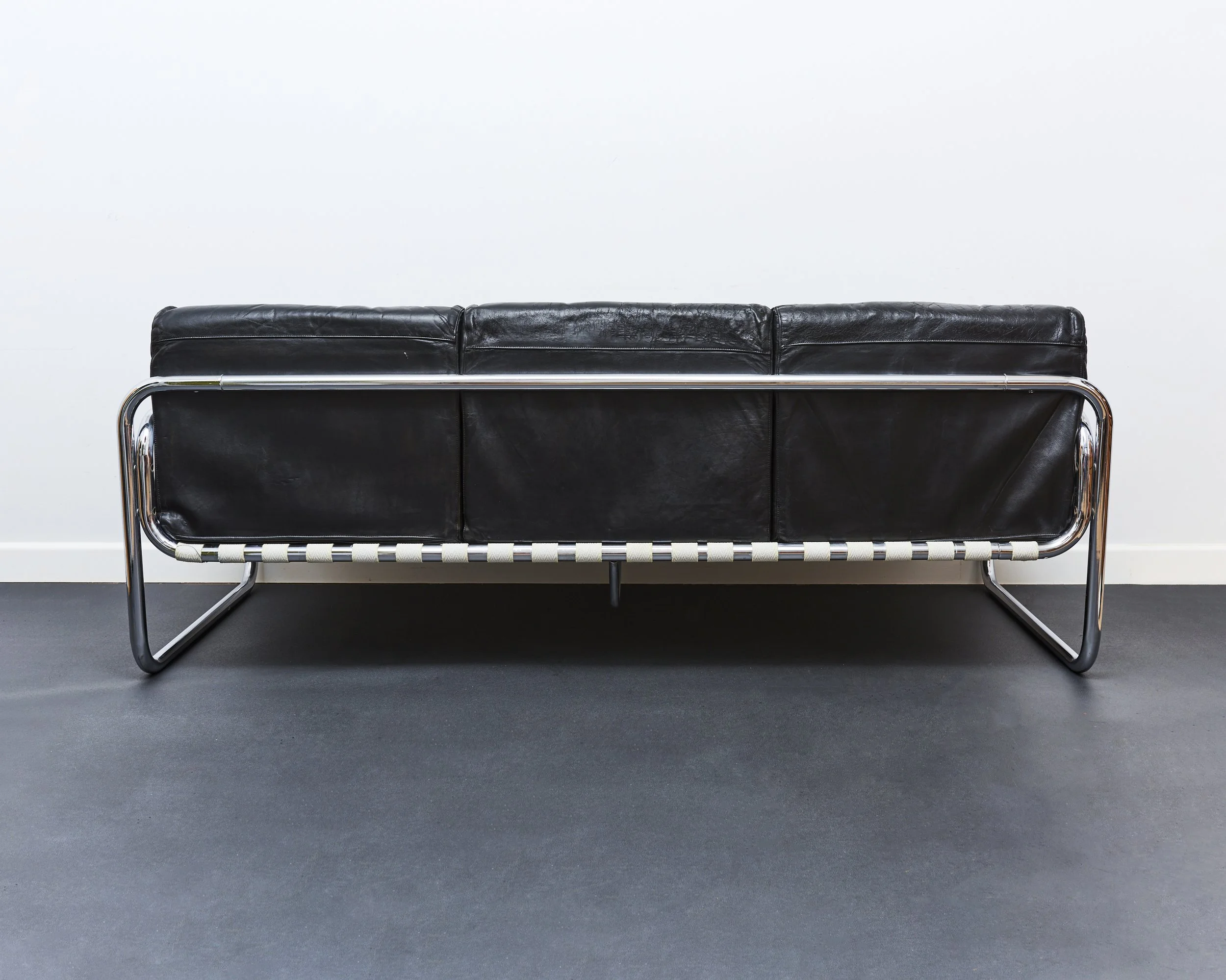rodney.kinsman.omk.tubular.chrome.leather.sofa.1970.jpg