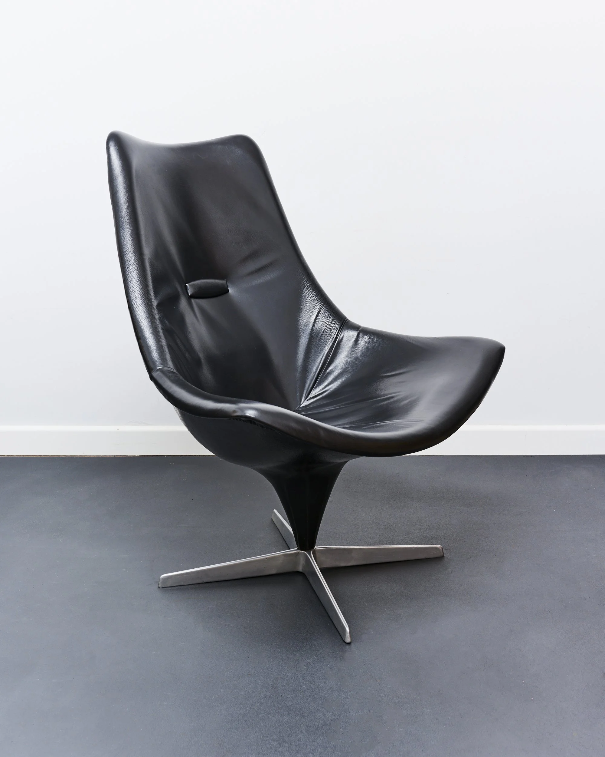 lurashell.leather.swivel.chair.diamond.shape.c.1970 5.jpg