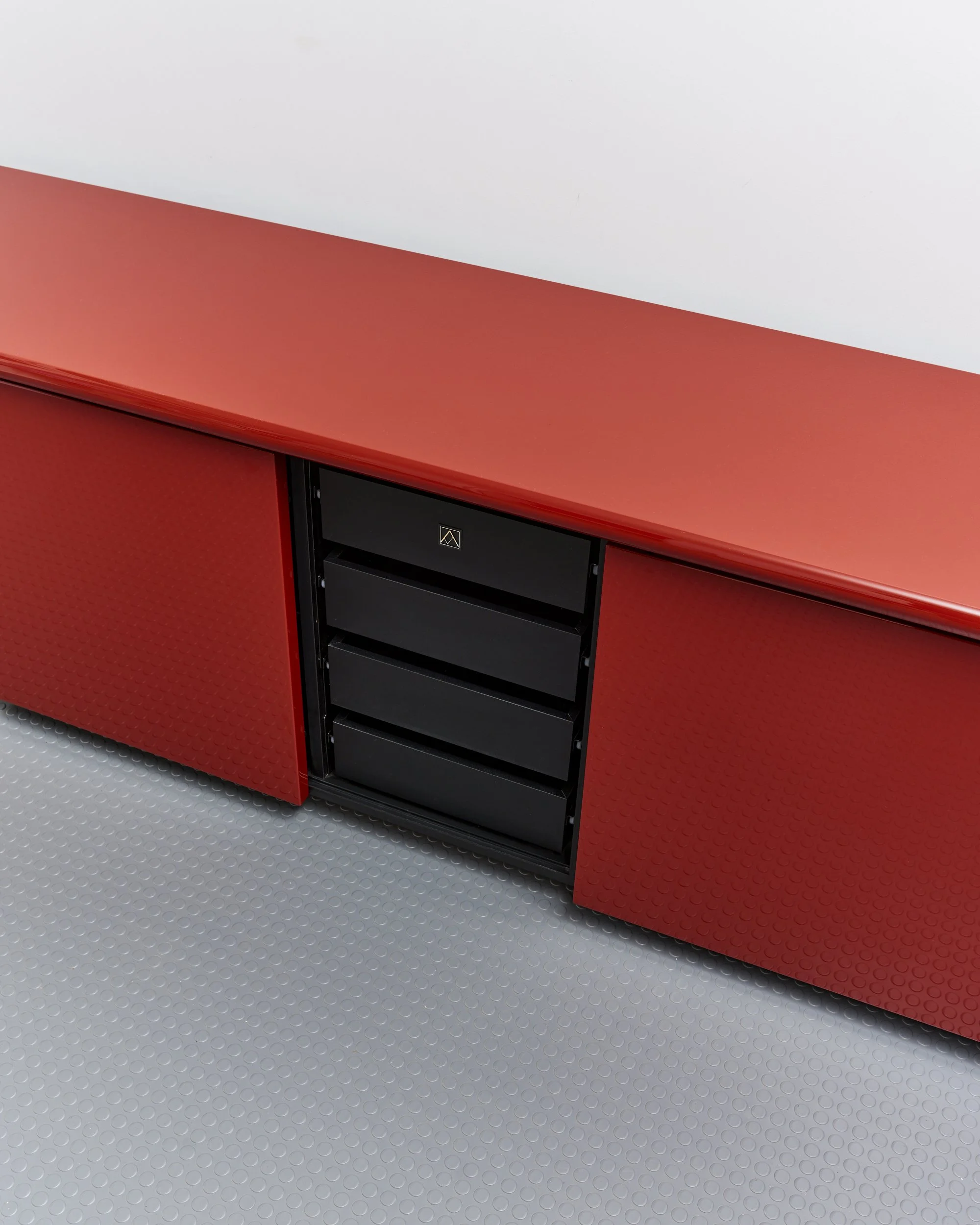 sheraton.sideboard.red.lacquer.giotto.stoppino.acerbis.1979 5.jpg