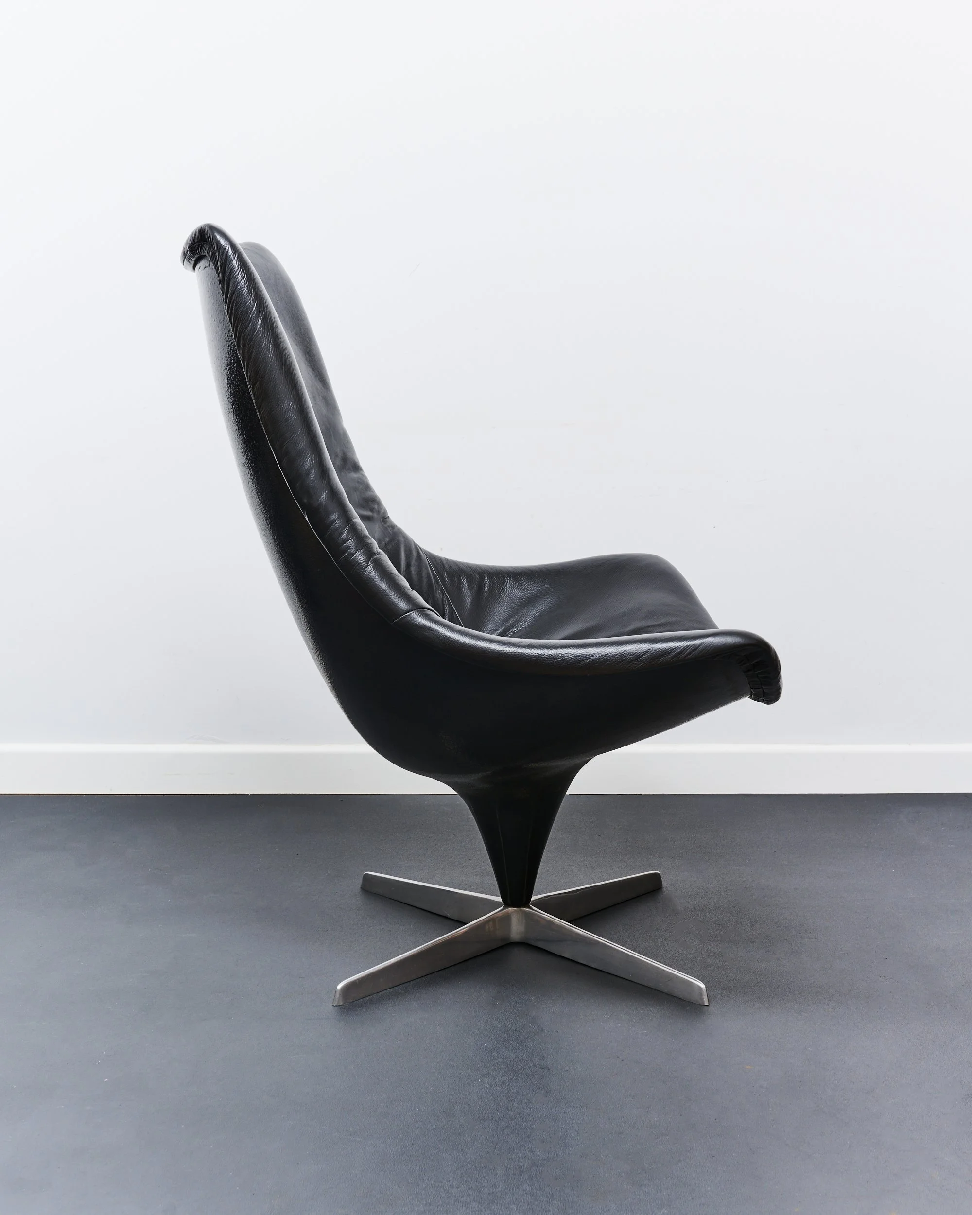 lurashell.leather.swivel.chair.diamond.shape.c.1970 3.jpg