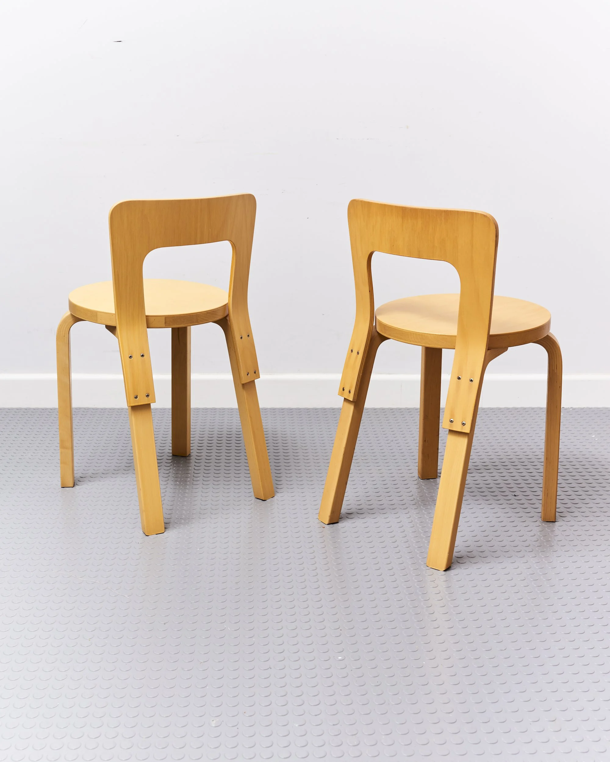 artek.alvar.aalto.model.65.chair.vintage.finland.plywood.1970 1.jpg