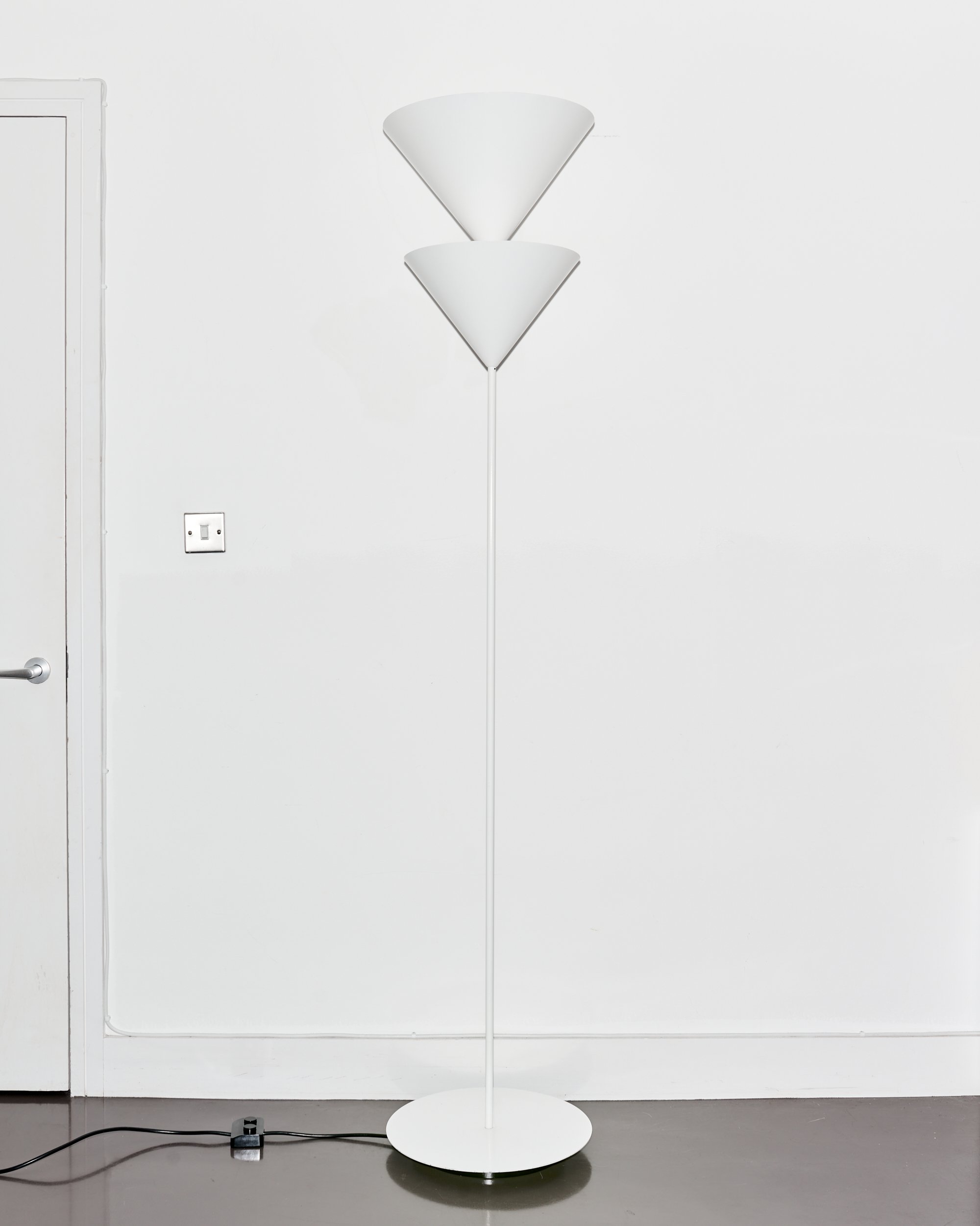 vico.magistretti.pascal.floor.lamp.white.original.mid.century.modernist.minimalist.jpg