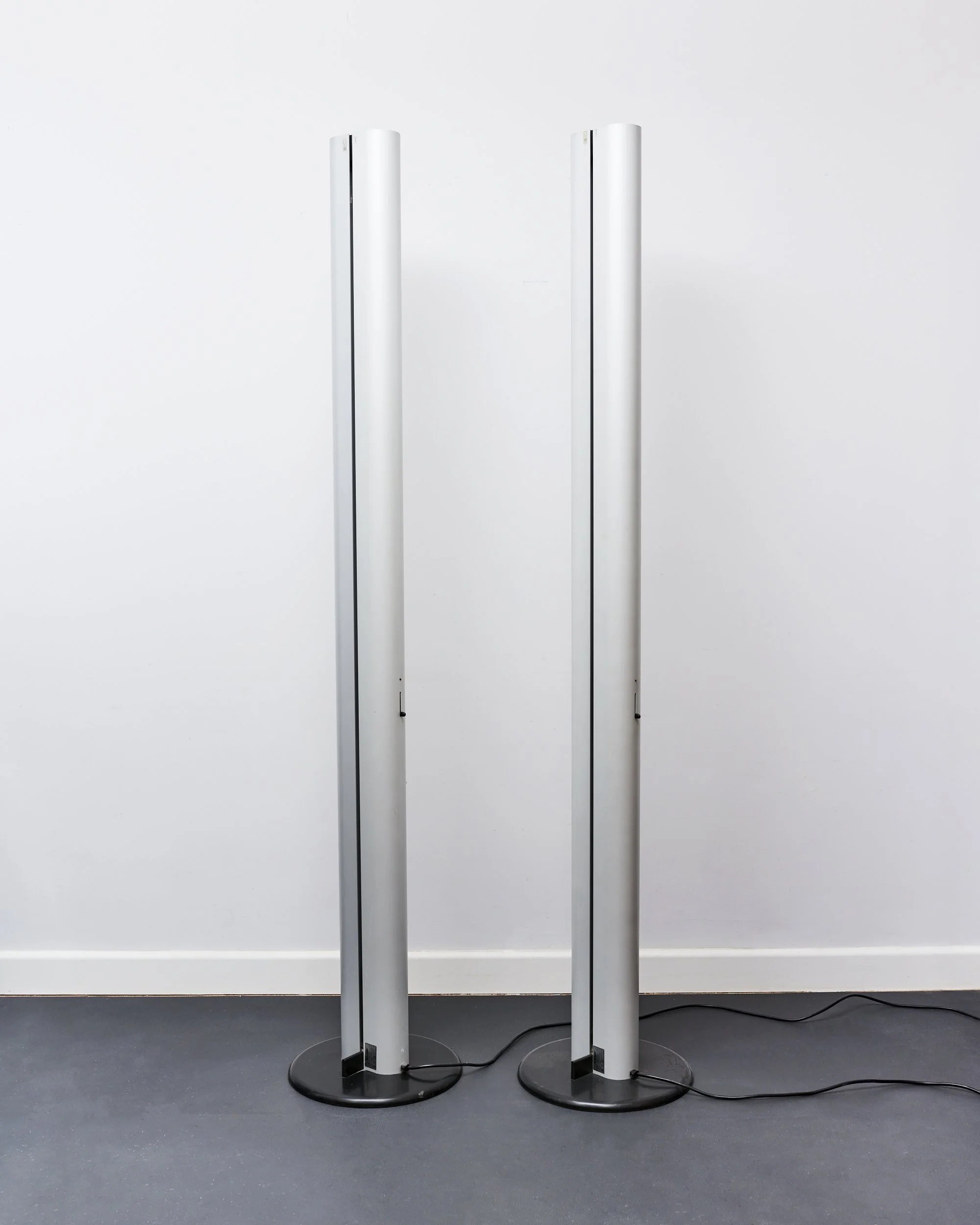 megaron.floor.lamp.brushed.aluminium.artemide.gianfranco.frattini.1980.pair.jpg
