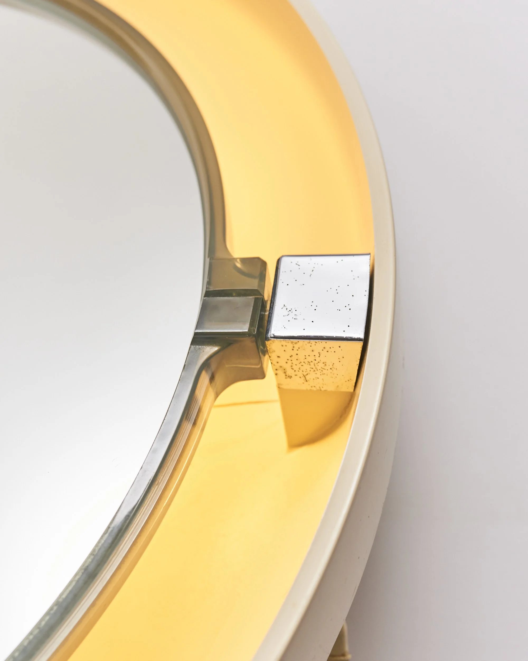 allibert.backlit.pivoting.wall.mirror.backlit.1970.space.age 4.jpg