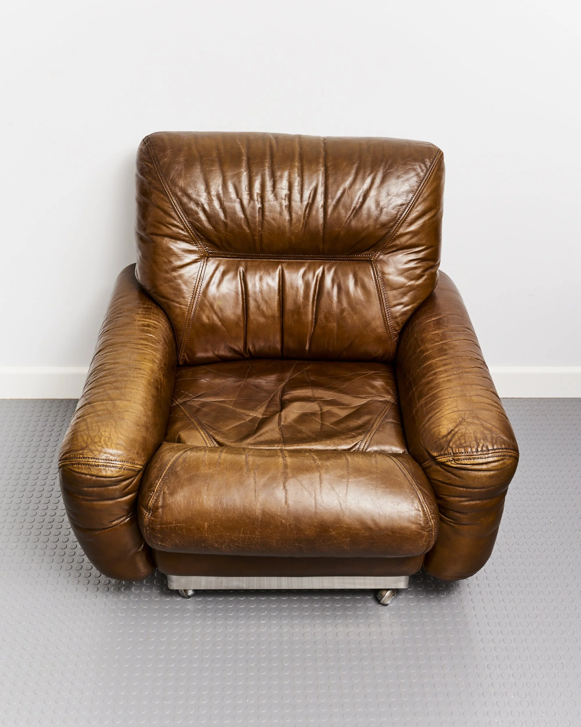 jacques.charpentier.roche.bobois.leather.armchair.1970 7.jpg