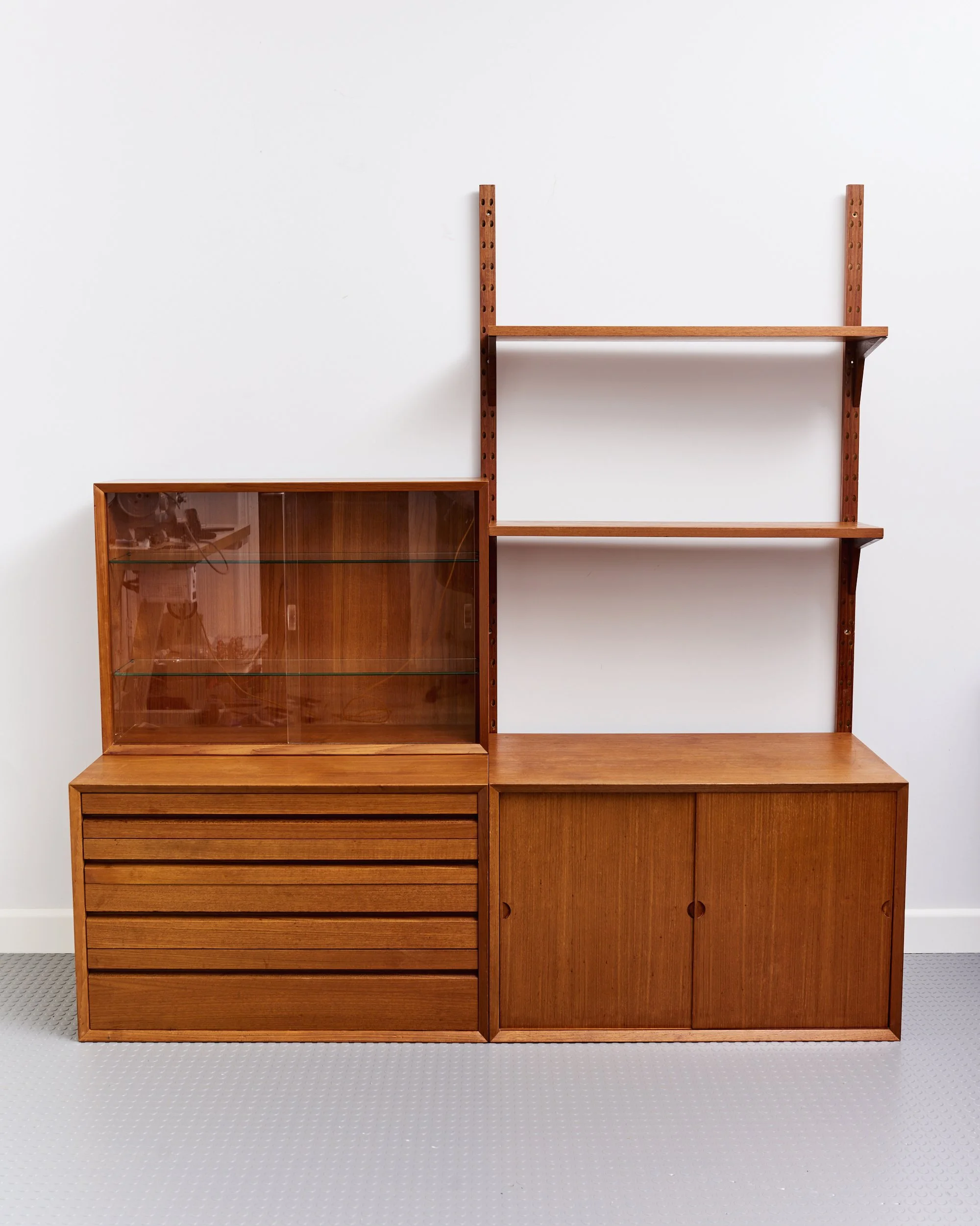 poul.cadovius.royal.system.wall.unit.cado.denmark.c.1950.jpg