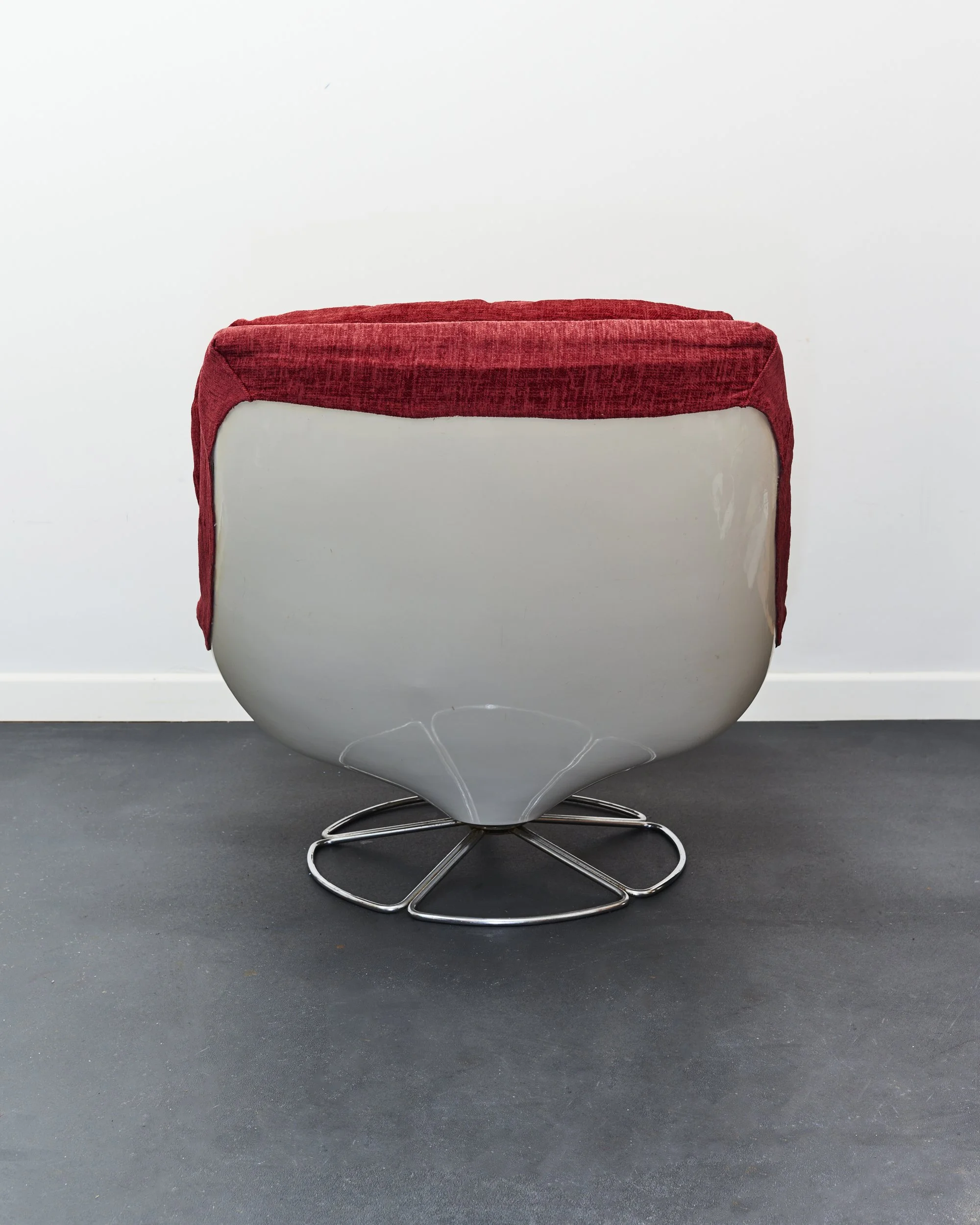 space.age.white.swivel.fibreglass.lounge.chair.red.karate.elda 6.jpg