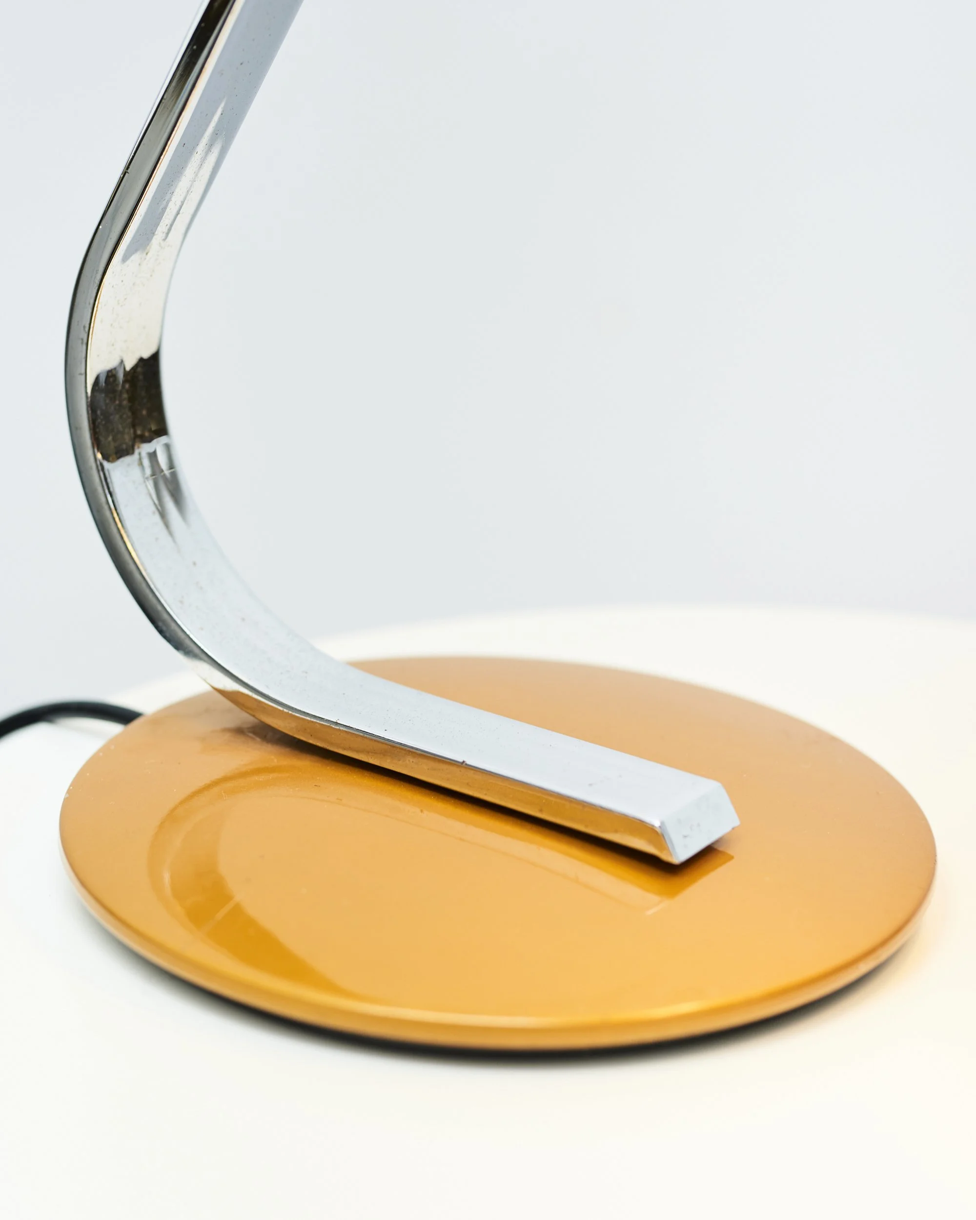 desk.table.lamp.model.520.fase.1960.luis.perez.de.la.oliva.gold.bauhaus 3.jpg