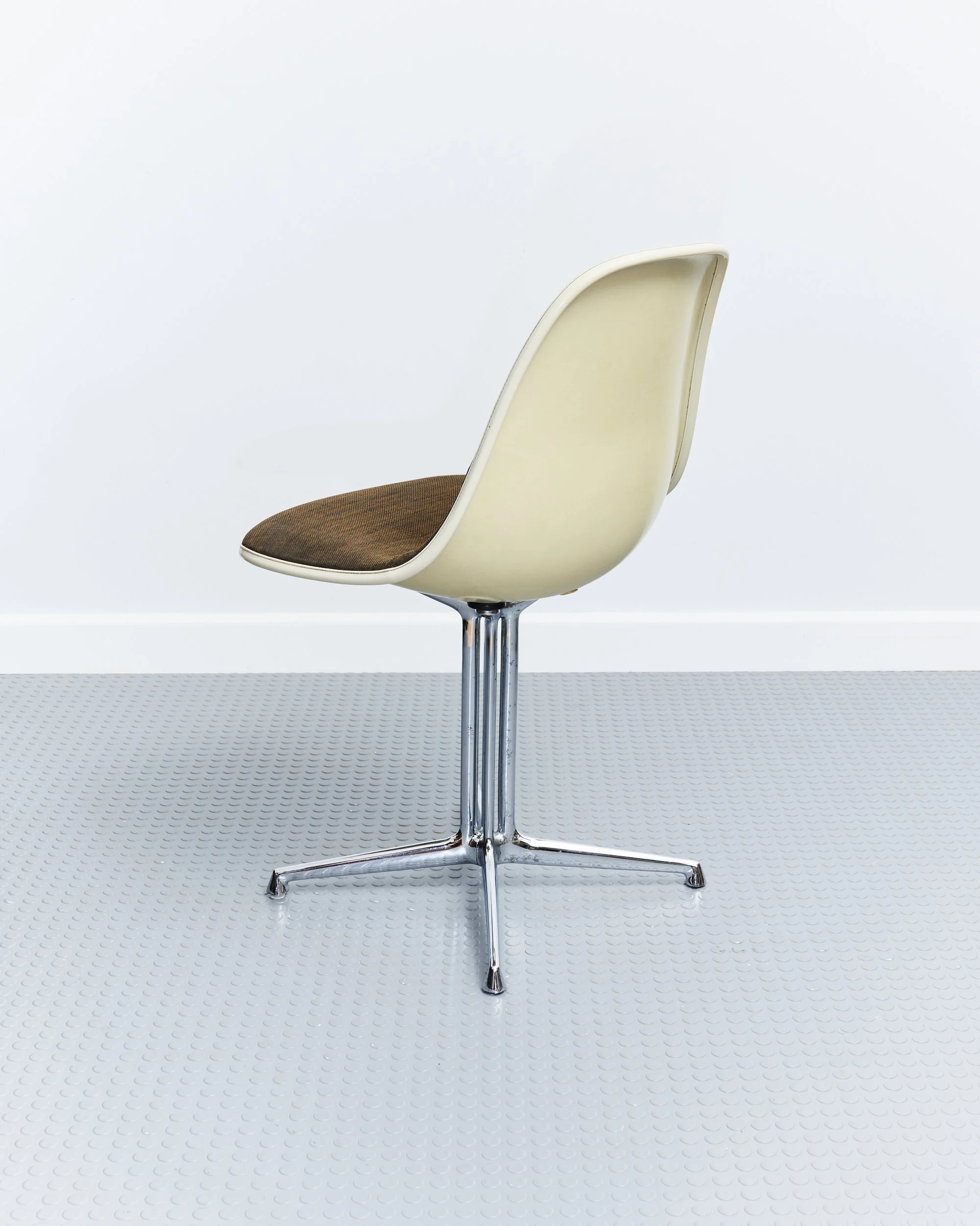 la.fonda.dining.chairs.charles.ray.eames.herman.miller.fehlbaum.1970 4.jpg