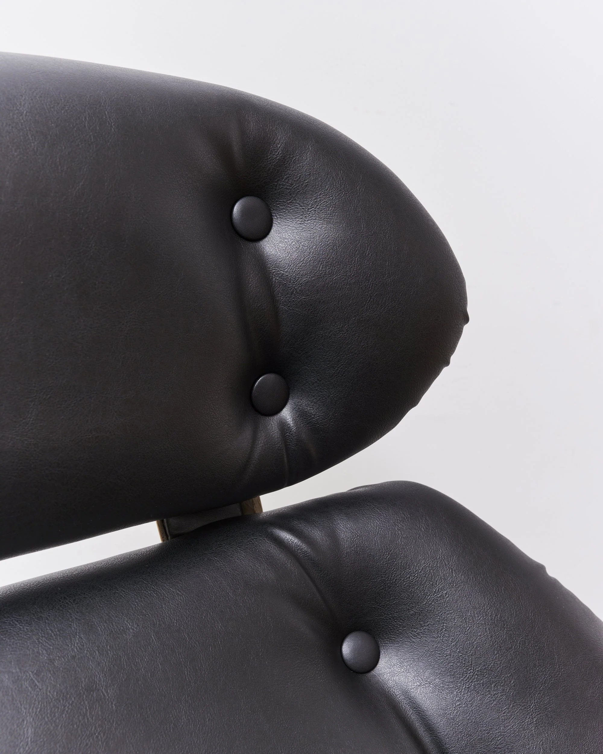 lurashell.swivel.space.age.lounge.chair.glassfibre.leather.1970 6.jpg