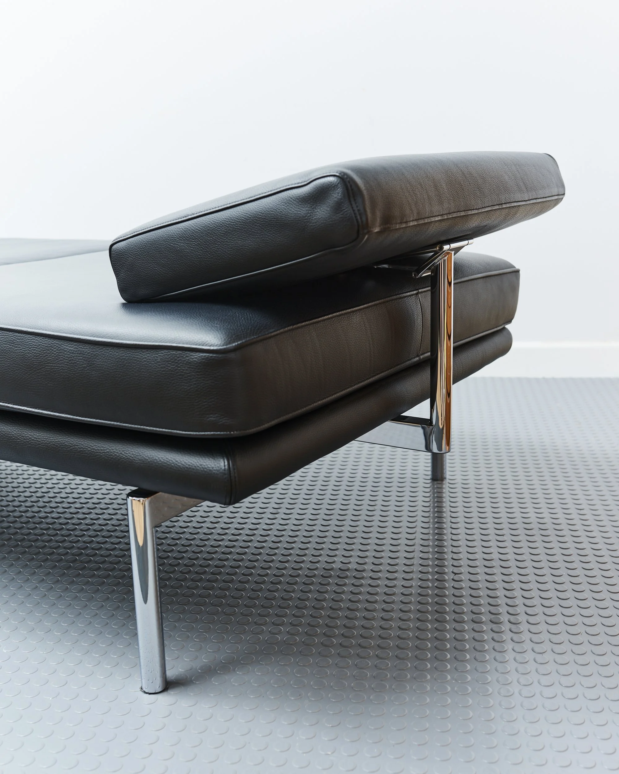 walter.knoll.eoos.living.platform.daybed.bergmann.bohmann.gründl.1990 3.jpg