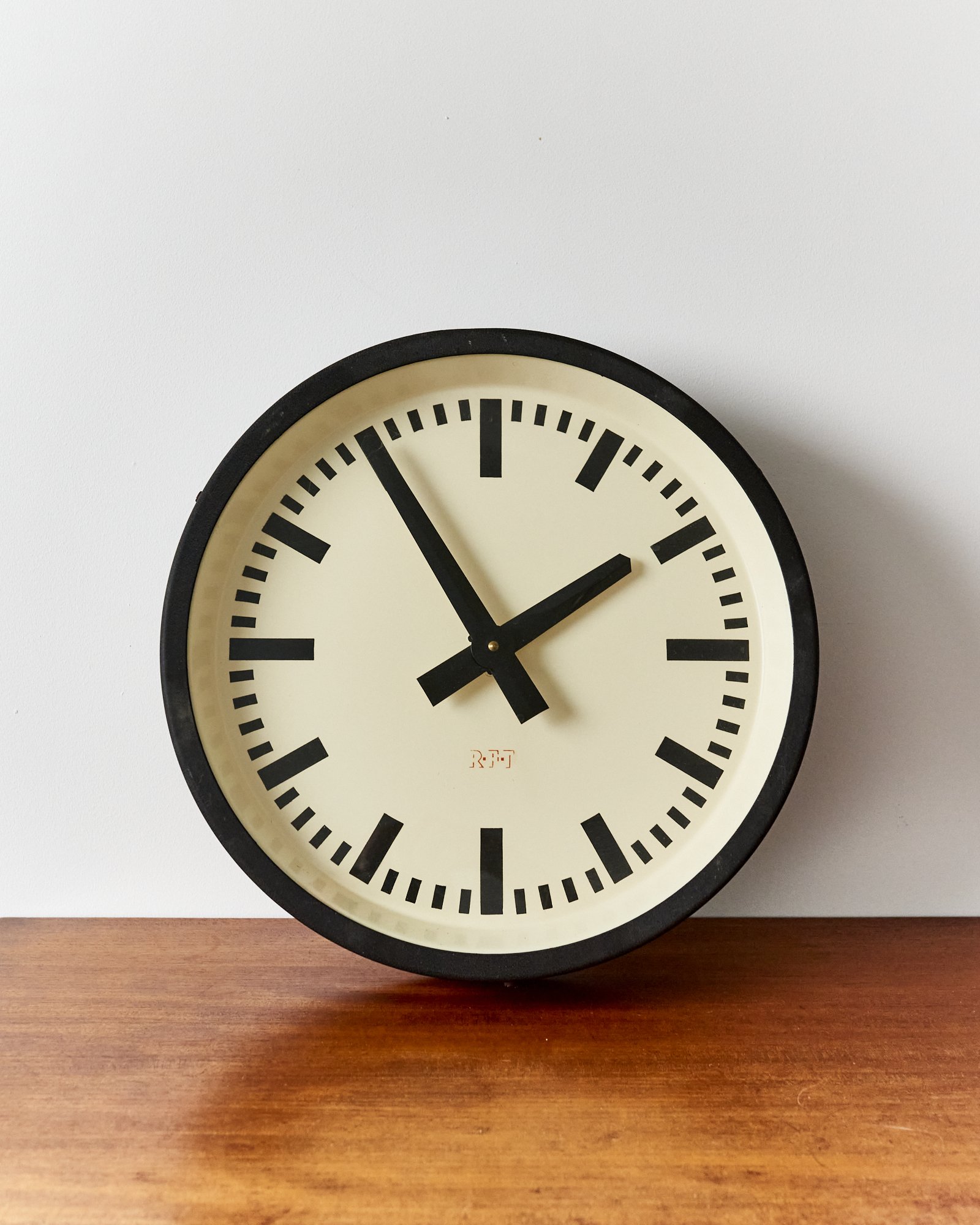 rft.wall.clock.german.50s.industrial.jpg