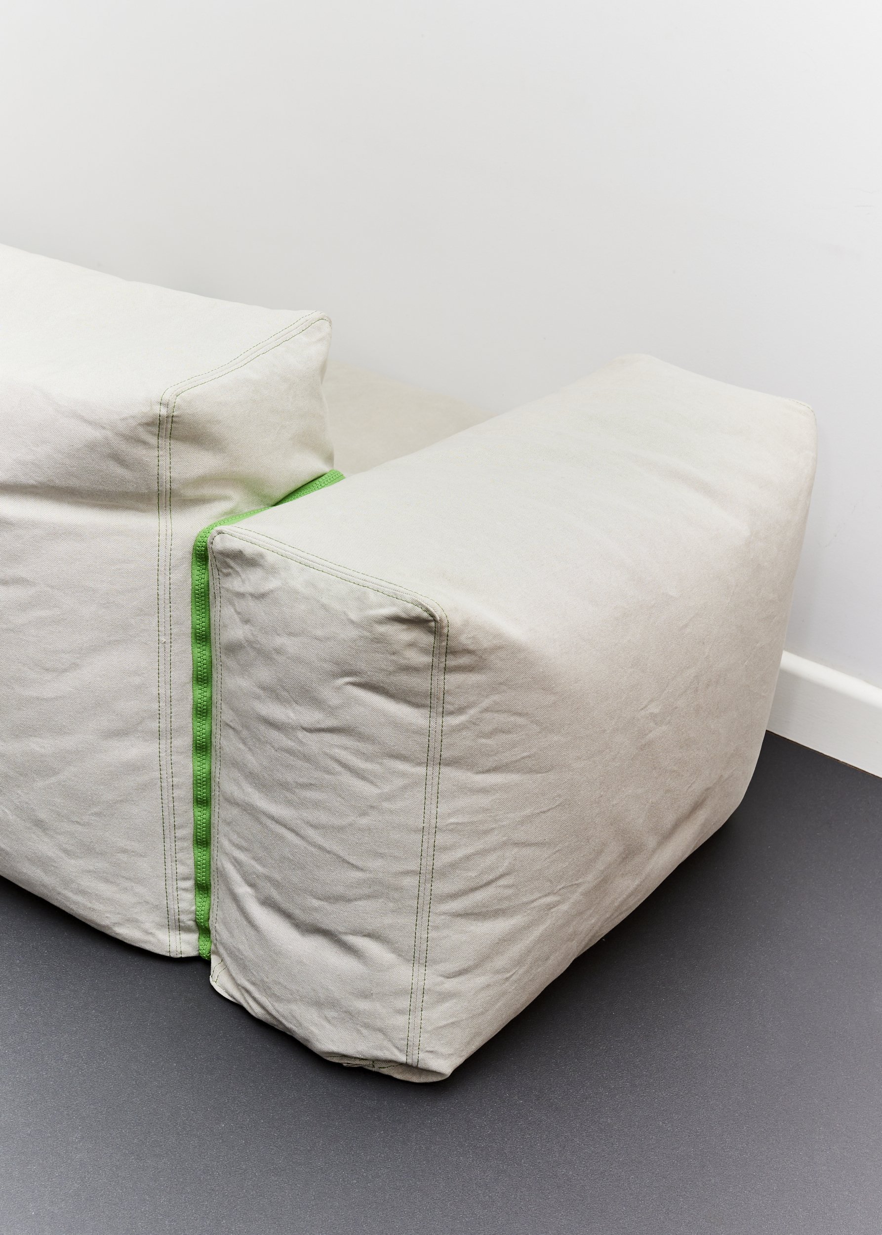 jasper.morrison.superoblong.sofa.cappellini.2004.1st.edition 6.jpg