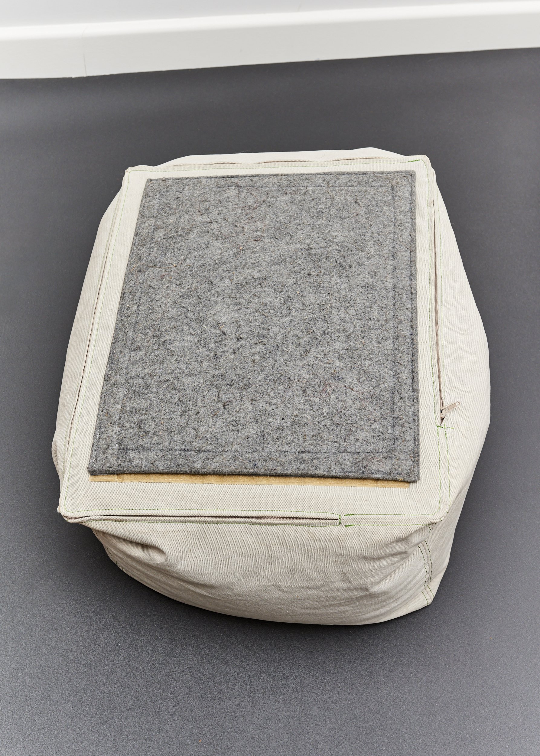 jasper.morrison.superoblong.sofa.cappellini.2004.1st.edition 5.jpg