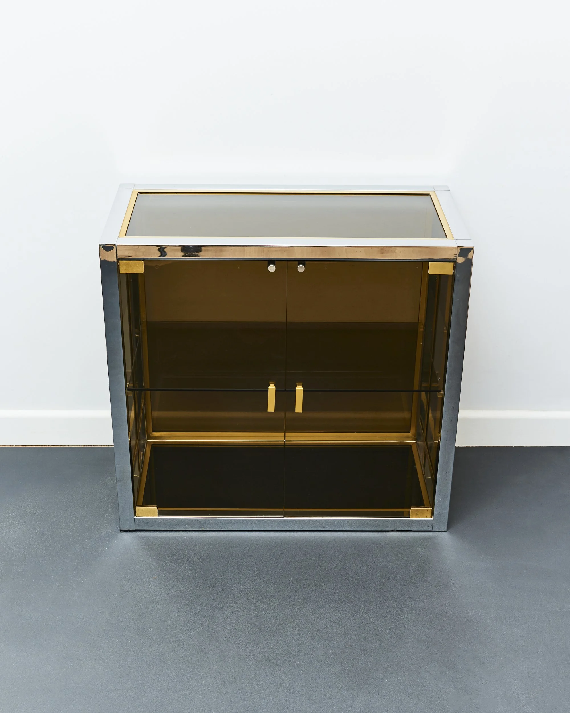 showcase.vitrine.glass.chrome.brass.renato.zevi.italy.hollywood.regency.1970 5.jpg