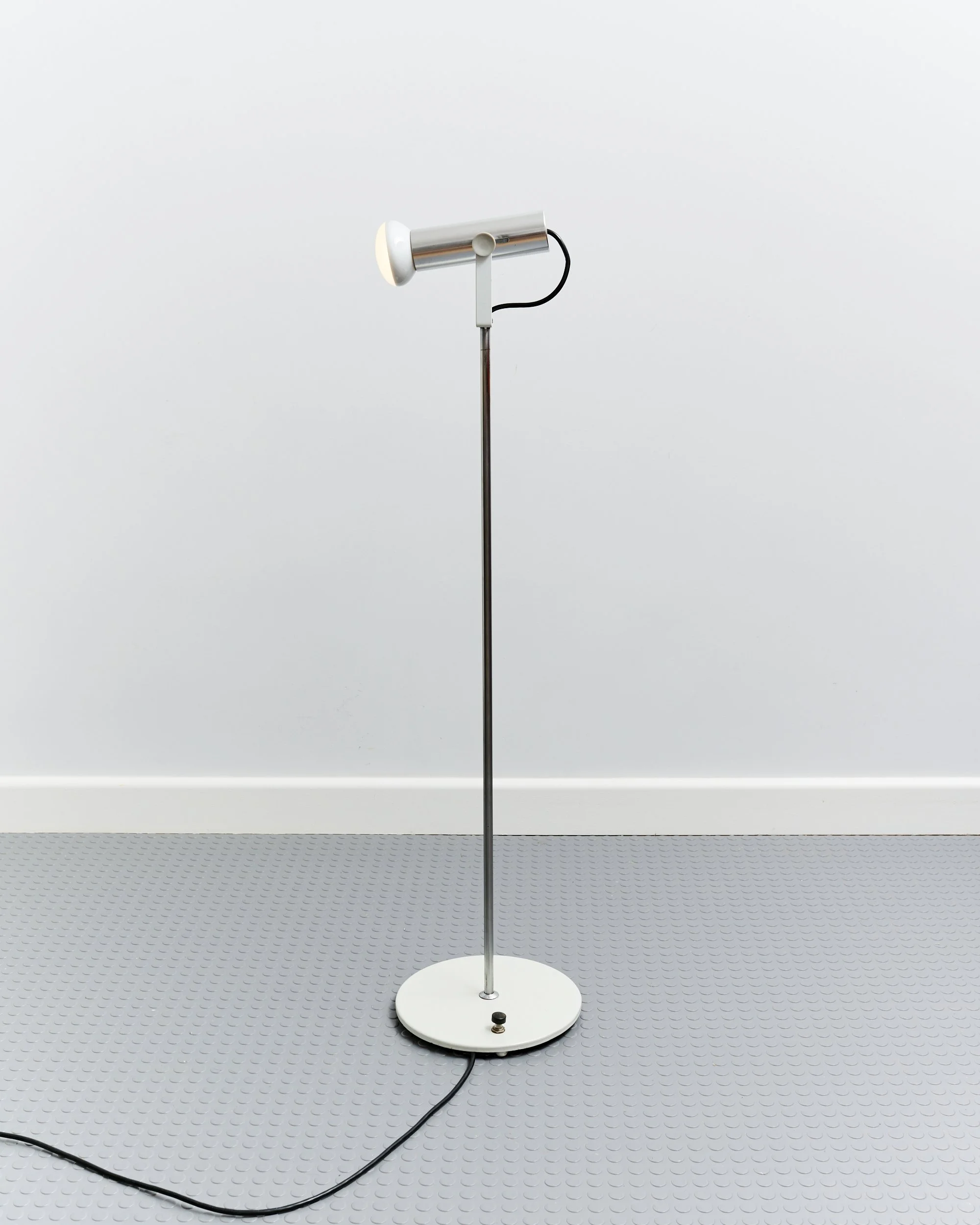 john.sylvia.reid.floor.lamp.rotaflex.1960.minimalism.modernist.jpg