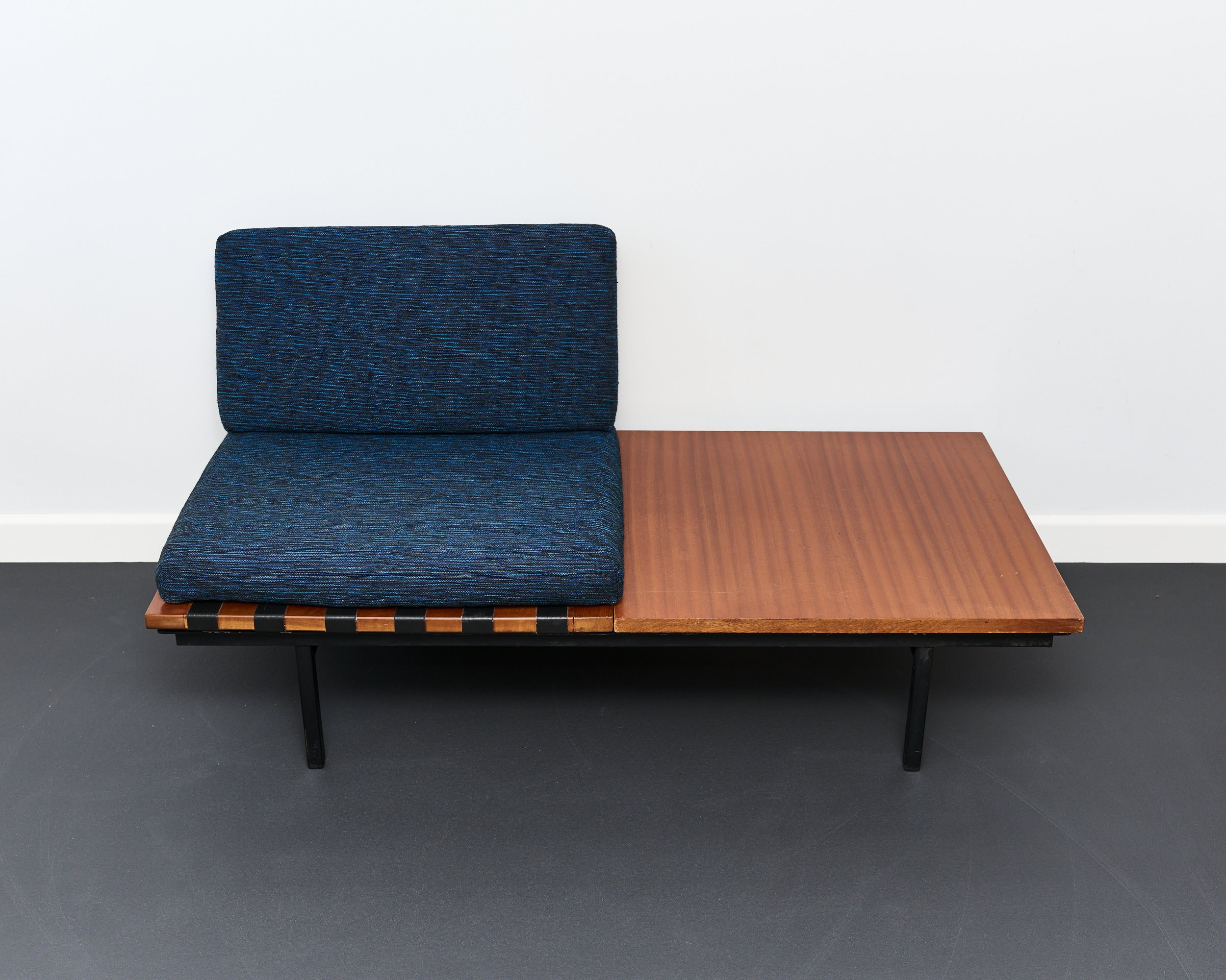 robin.day.form.sofa.modular.hille.1960 8.jpg