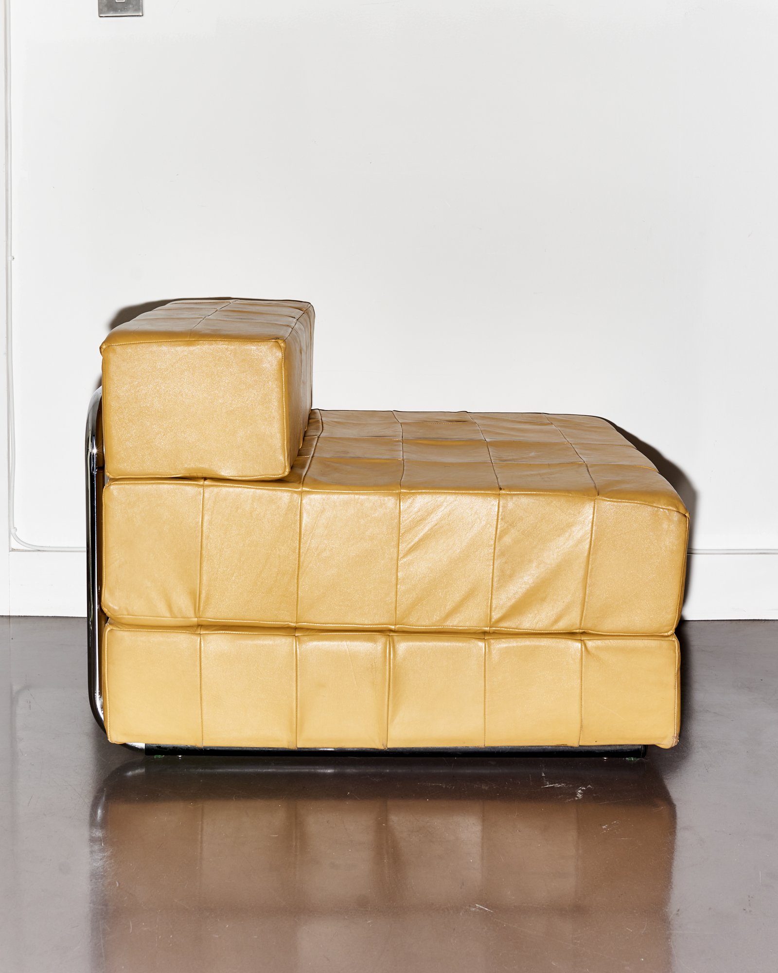 easychair.daybed.convertible.bed.lounge.leather.1980s 6.jpg