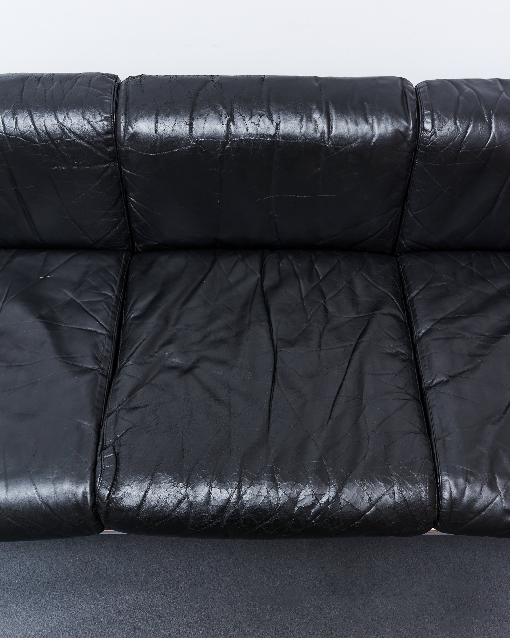 rodney.kinsman.omk.tubular.chrome.leather.sofa.1970 6.jpg