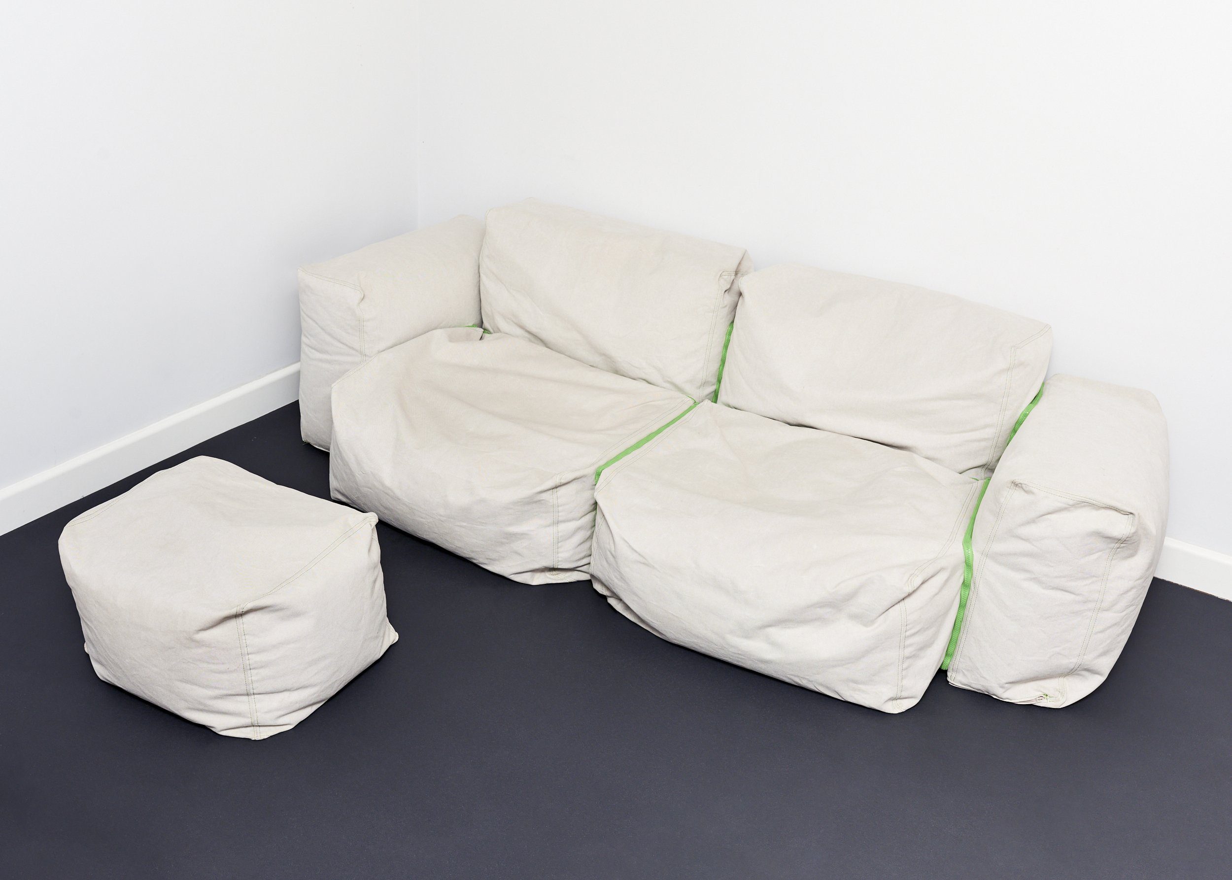 jasper.morrison.superoblong.sofa.cappellini.2004.1st.edition.jpg