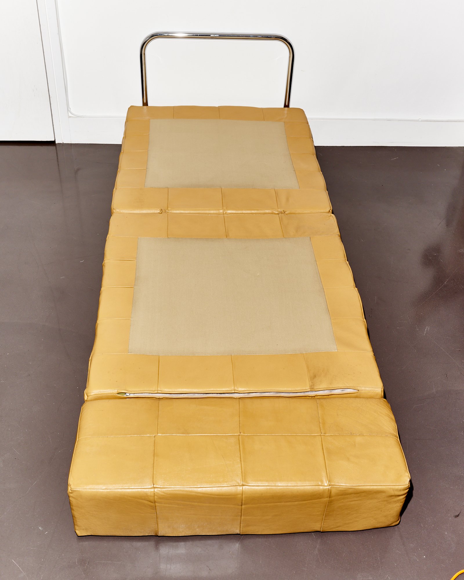 easychair.daybed.convertible.bed.lounge.leather.1980s 8.jpg