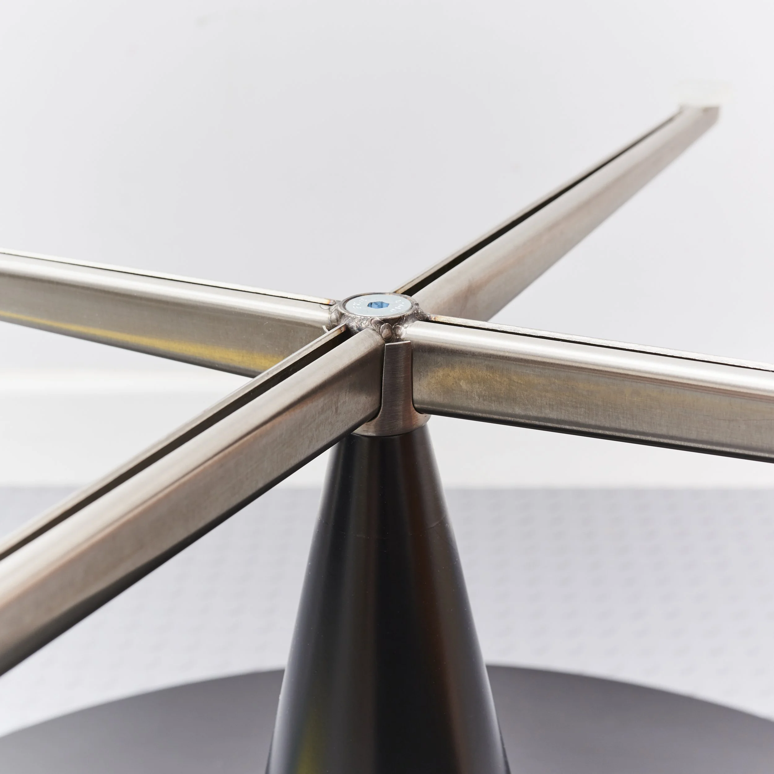verner.panton.cone.coffee.table.black.vitra.2000 4.jpg