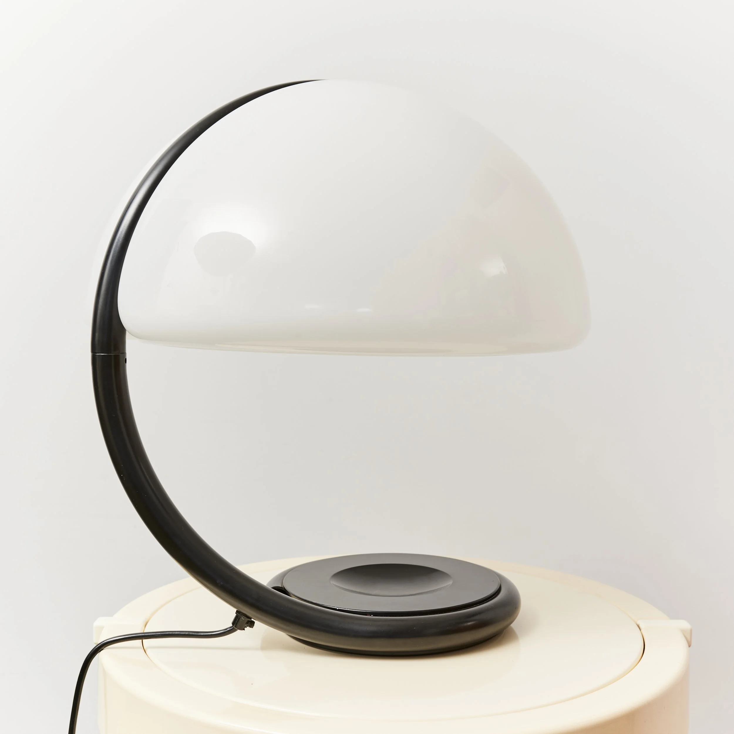 vintage.serpente.table.lamp.black.elio.martinelli.luce.mod.599.1970.jpg