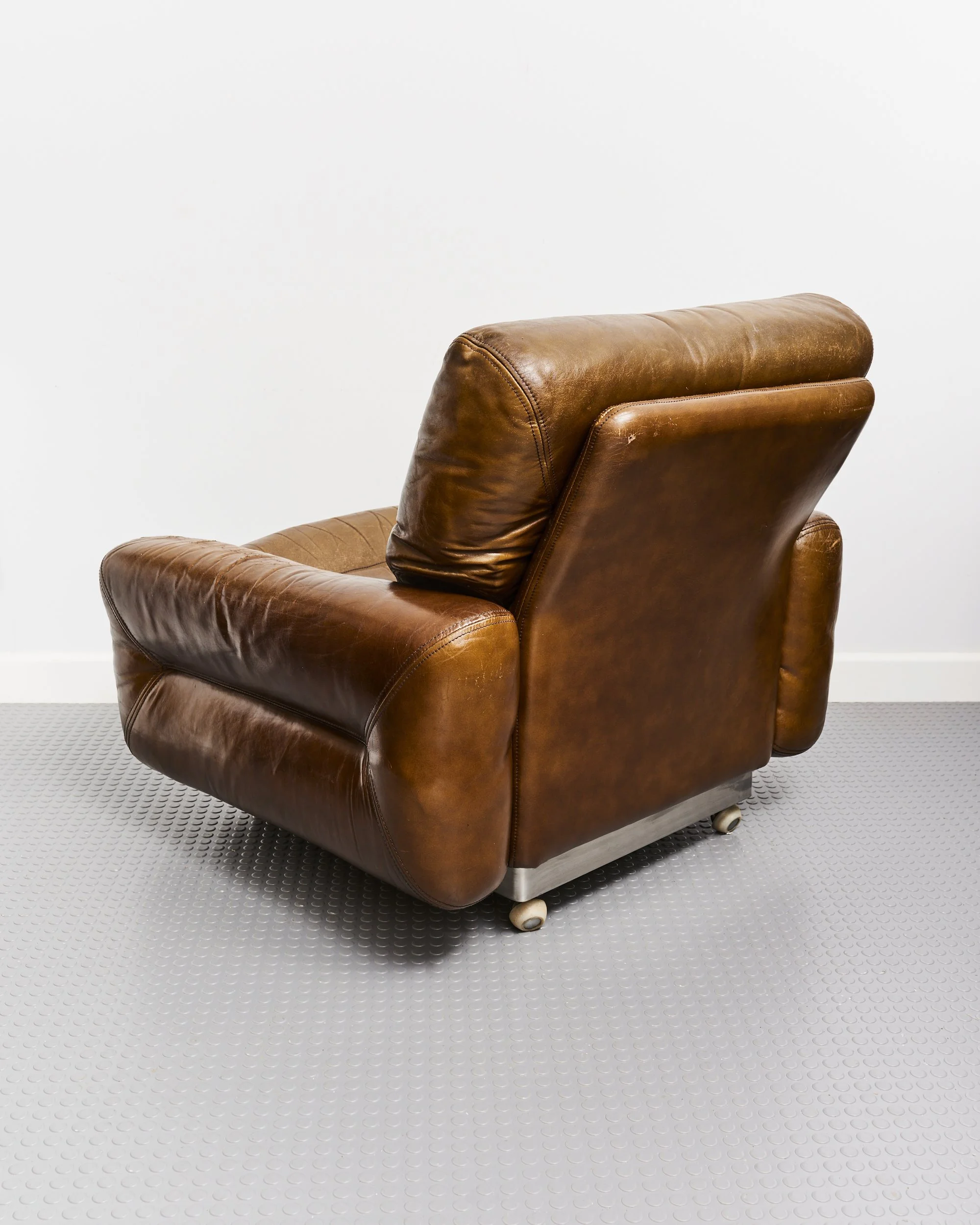 jacques.charpentier.roche.bobois.leather.armchair.1970 1.jpg