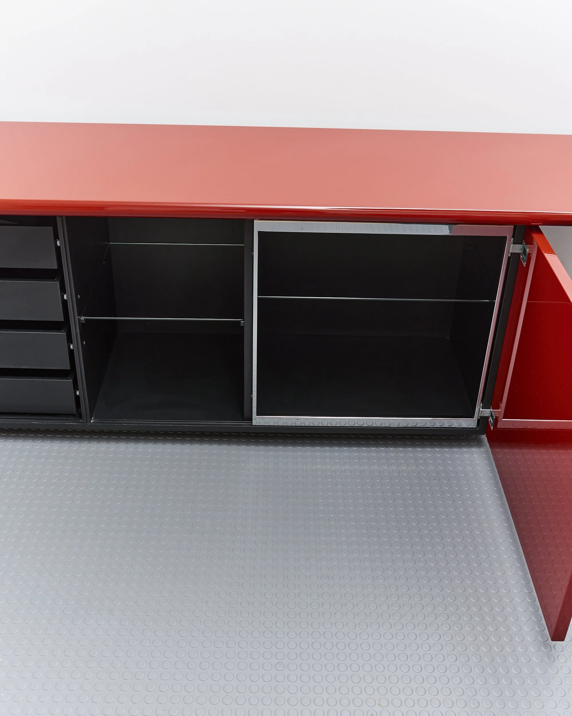 sheraton.sideboard.red.lacquer.giotto.stoppino.acerbis.1979 2.jpg