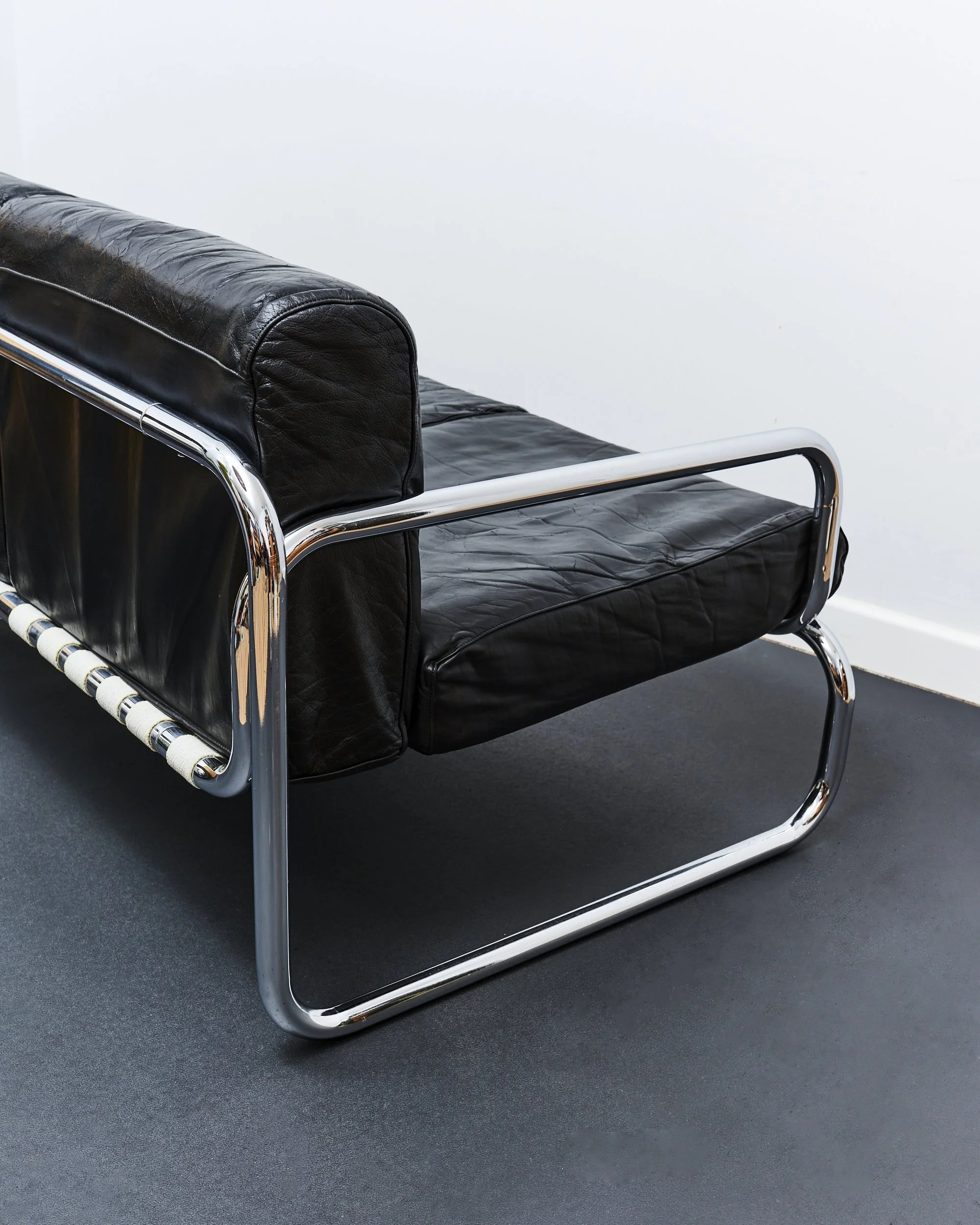 rodney.kinsman.omk.tubular.chrome.leather.sofa.1970 1.jpg