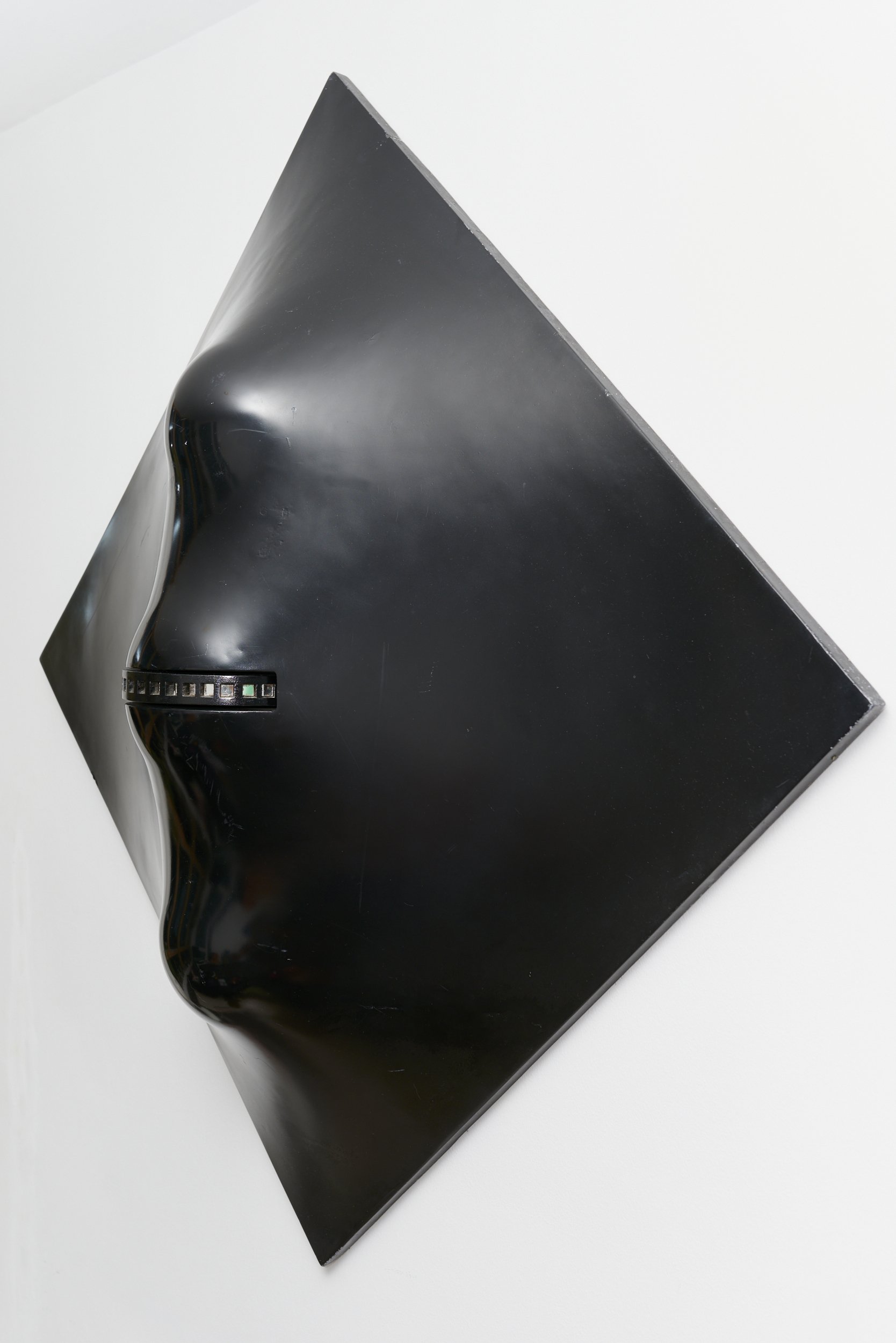 derek.carruthers.kinetic.sculpture.fibreglass.resin.1966 3.jpg