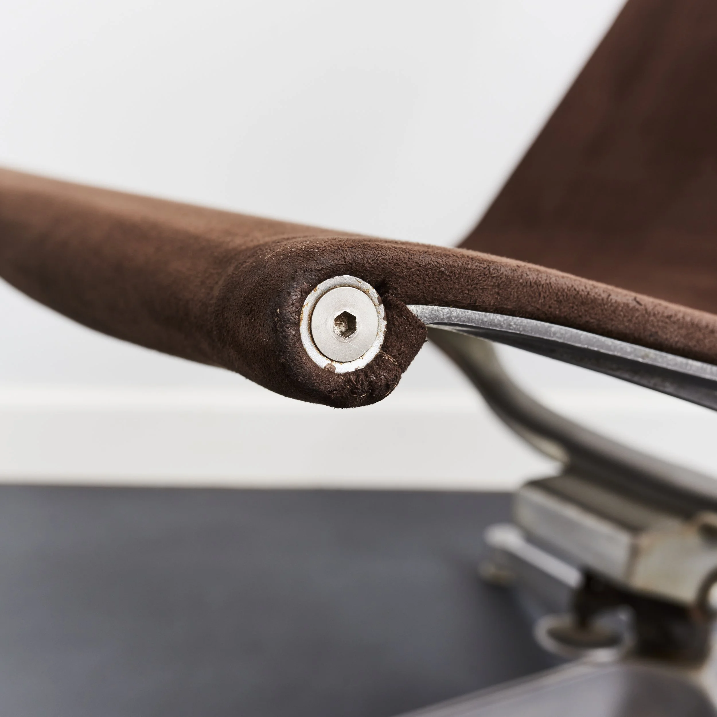 charles.ray.eames.no.684.reclining.chair.indoor.outdoor.herman.miller.1958 9.jpg