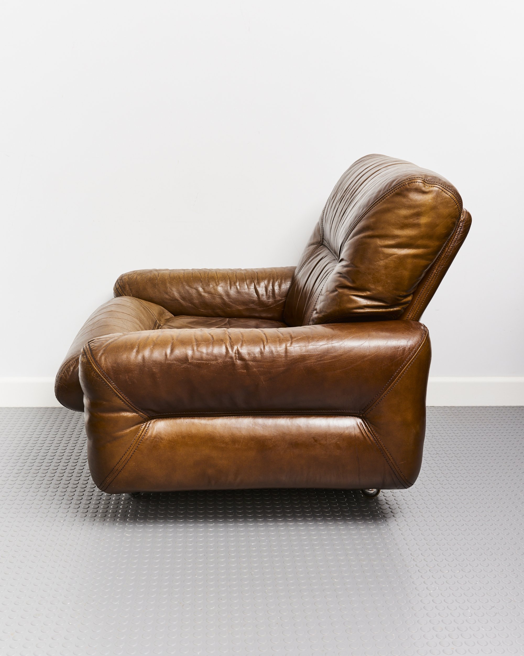 jacques.charpentier.roche.bobois.leather.armchair.1970 3.jpg