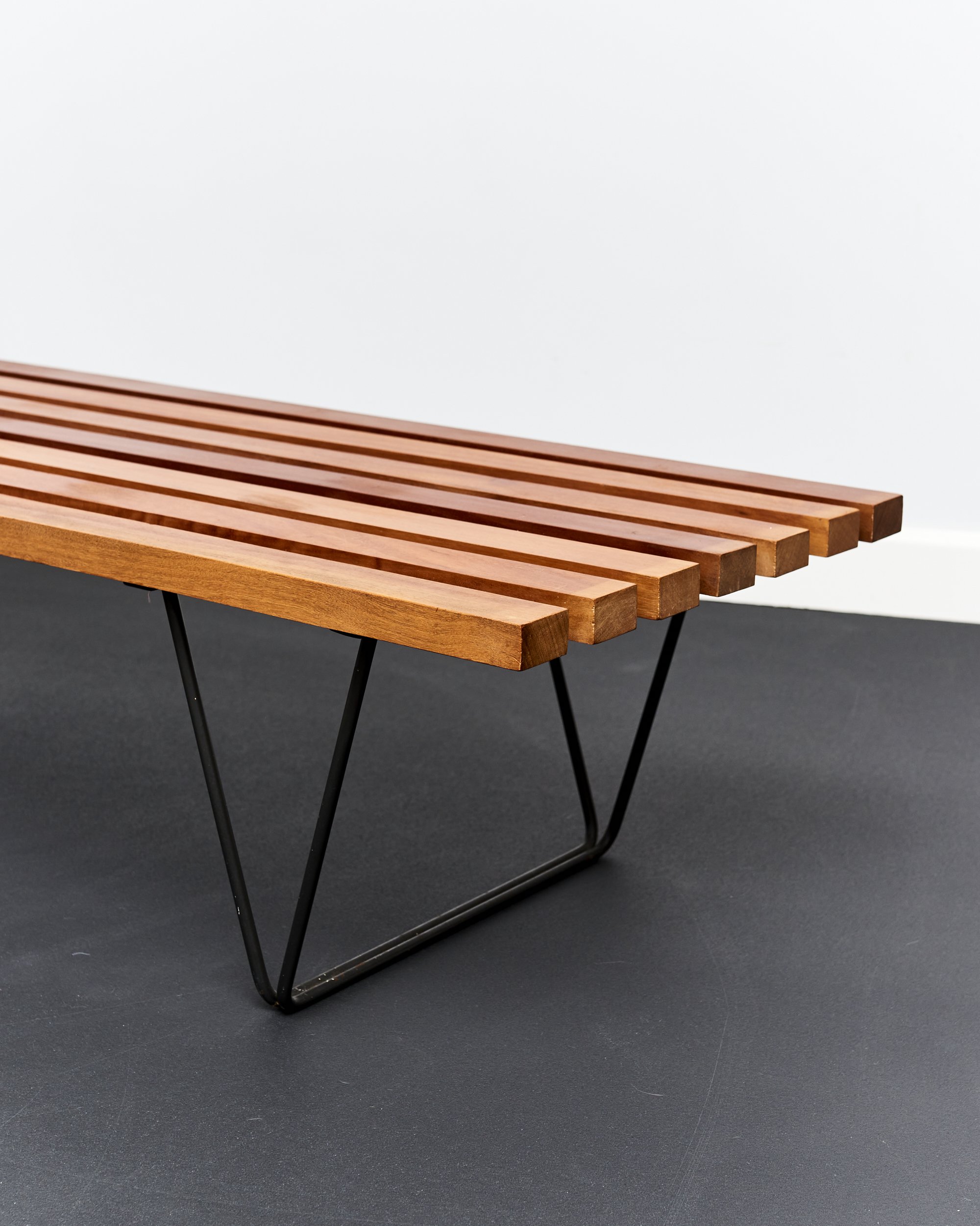 robin.day.bench.coffee.table.interplan.hille.1955.mahogany 6.jpg