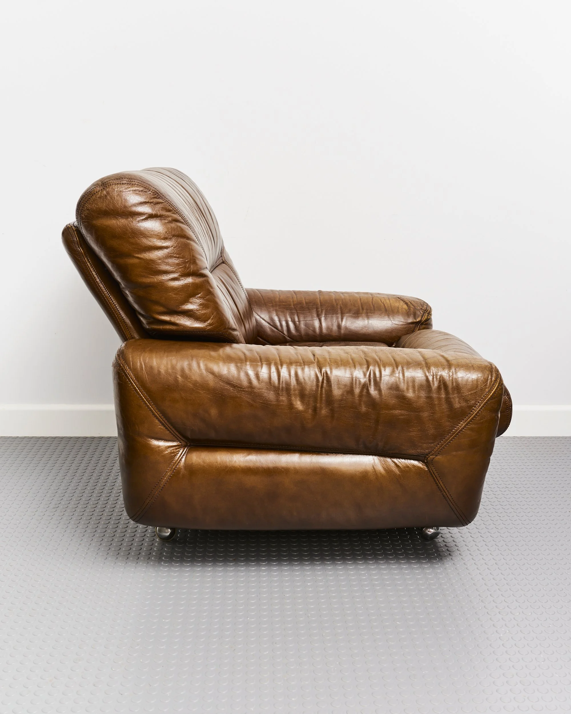 jacques.charpentier.roche.bobois.leather.armchair.1970.jpg